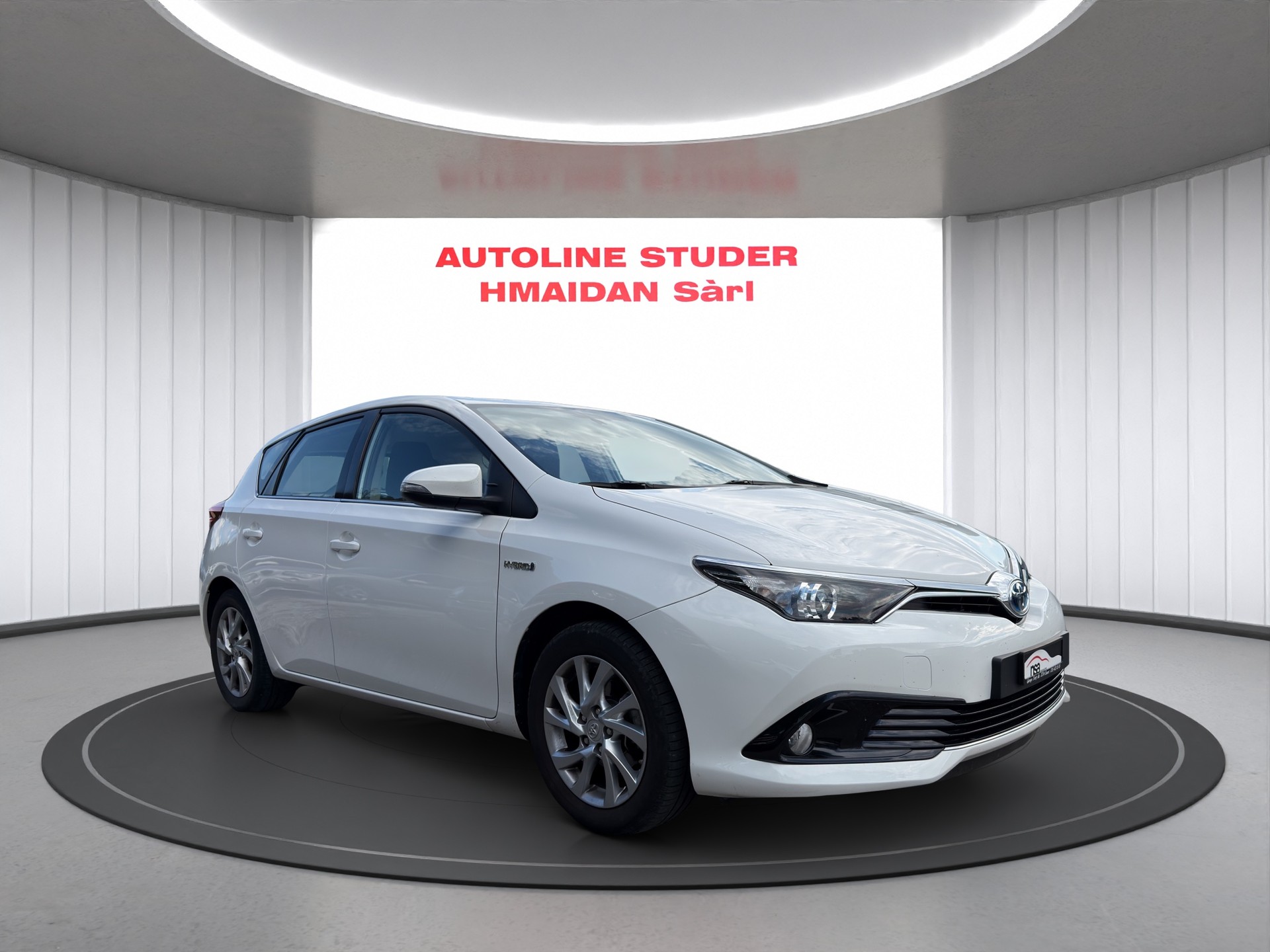 TOYOTA Auris 1.8 HSD Trend e-CVT-image-2