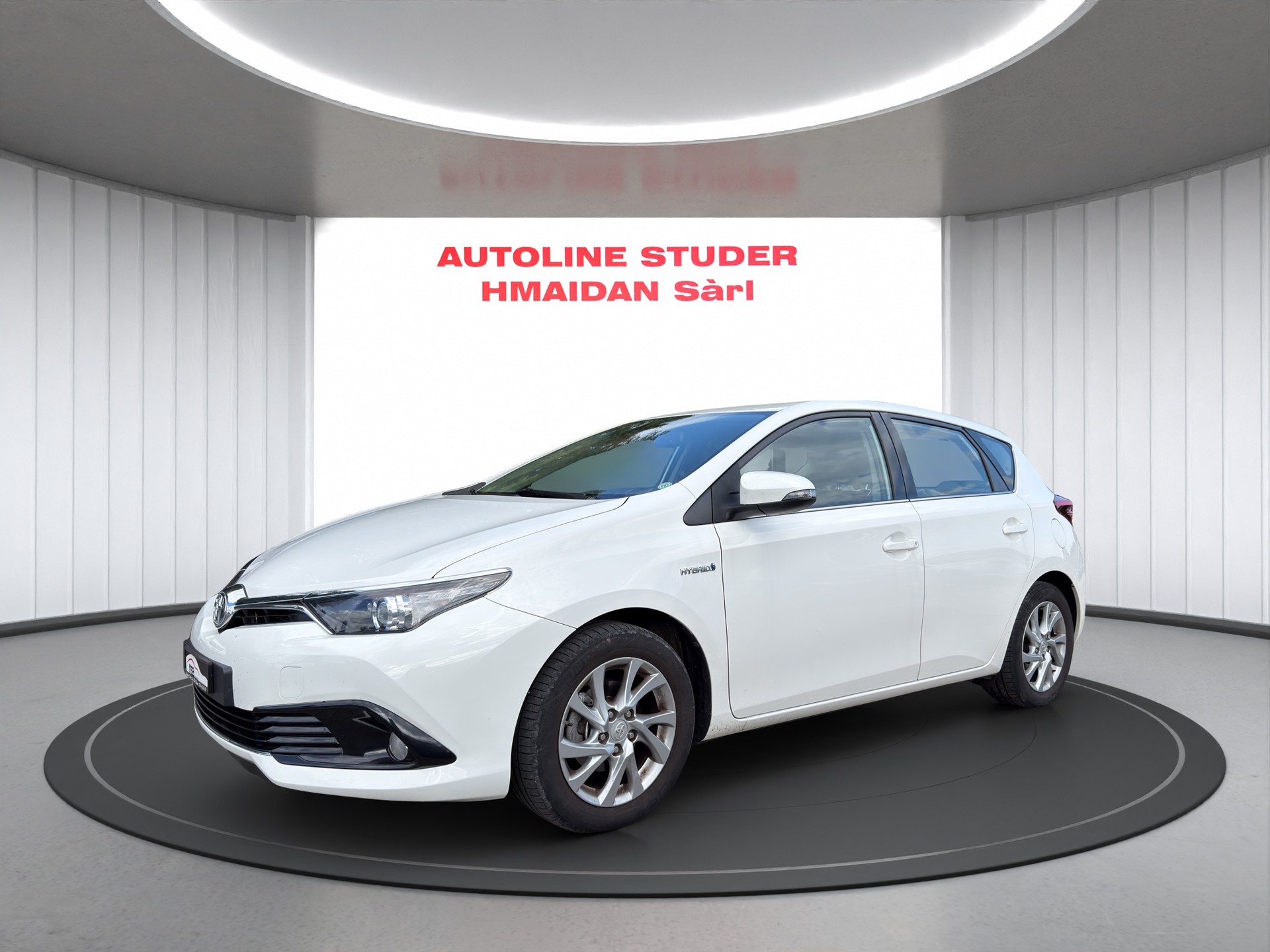 TOYOTA Auris 1.8 HSD Trend e-CVT-image-0