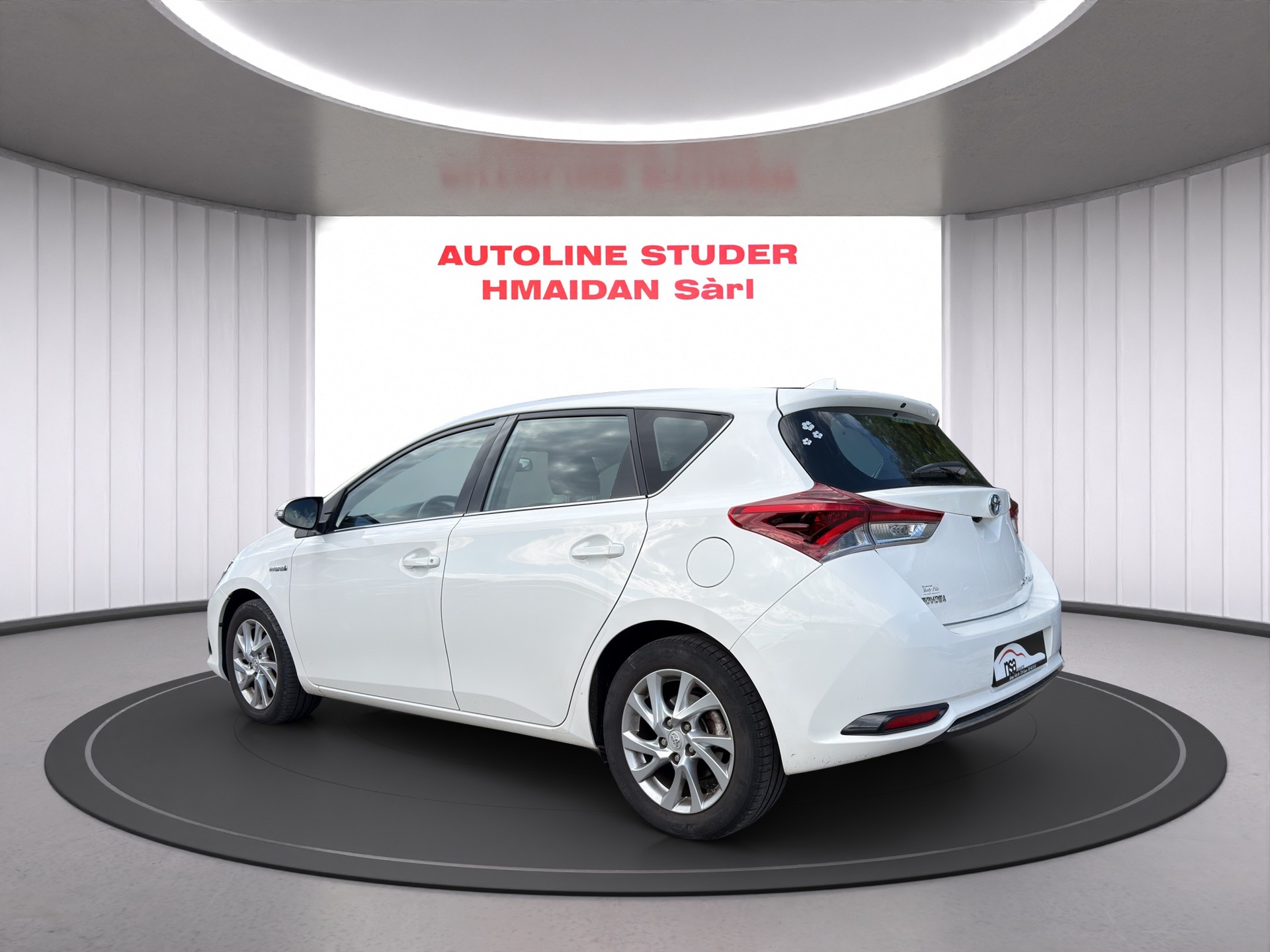 TOYOTA Auris 1.8 HSD Trend e-CVT-image-1