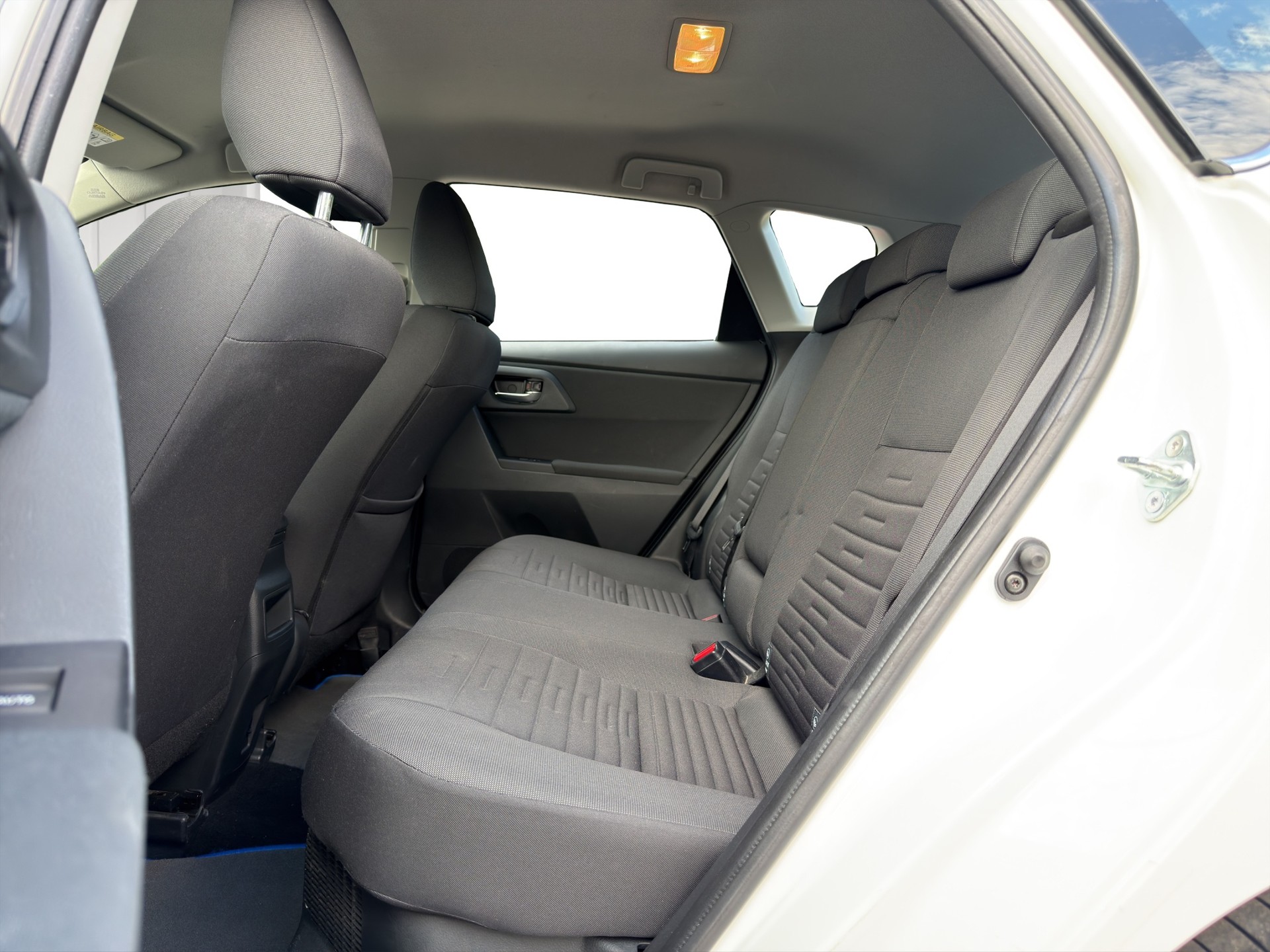 TOYOTA Auris 1.8 HSD Trend e-CVT-image-11