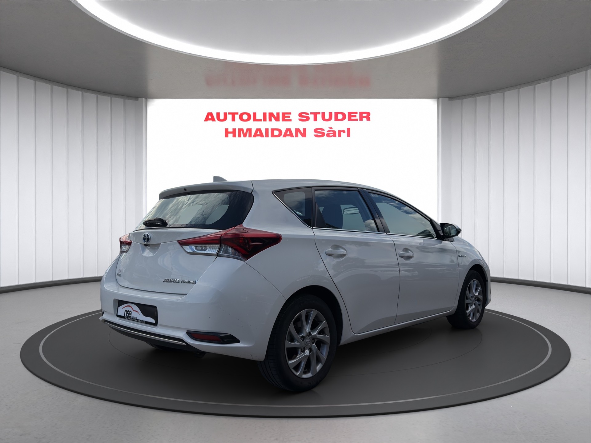 TOYOTA Auris 1.8 HSD Trend e-CVT-image-3