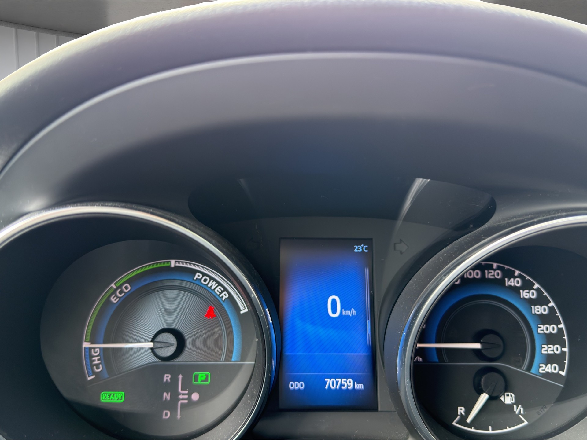 TOYOTA Auris 1.8 HSD Trend e-CVT-image-6