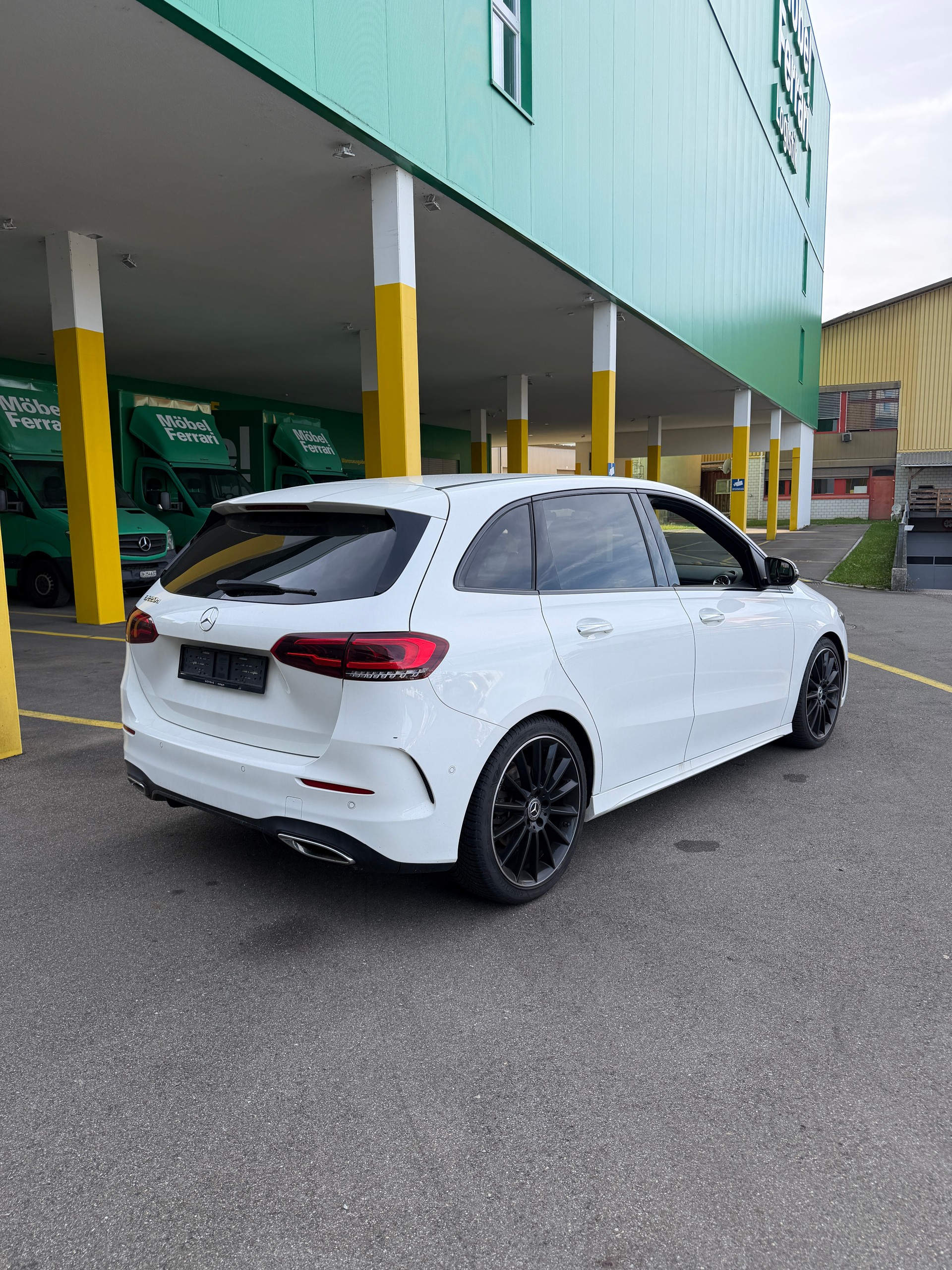 MERCEDES-BENZ B 220 d AMG Line 8G-DCT-image-6