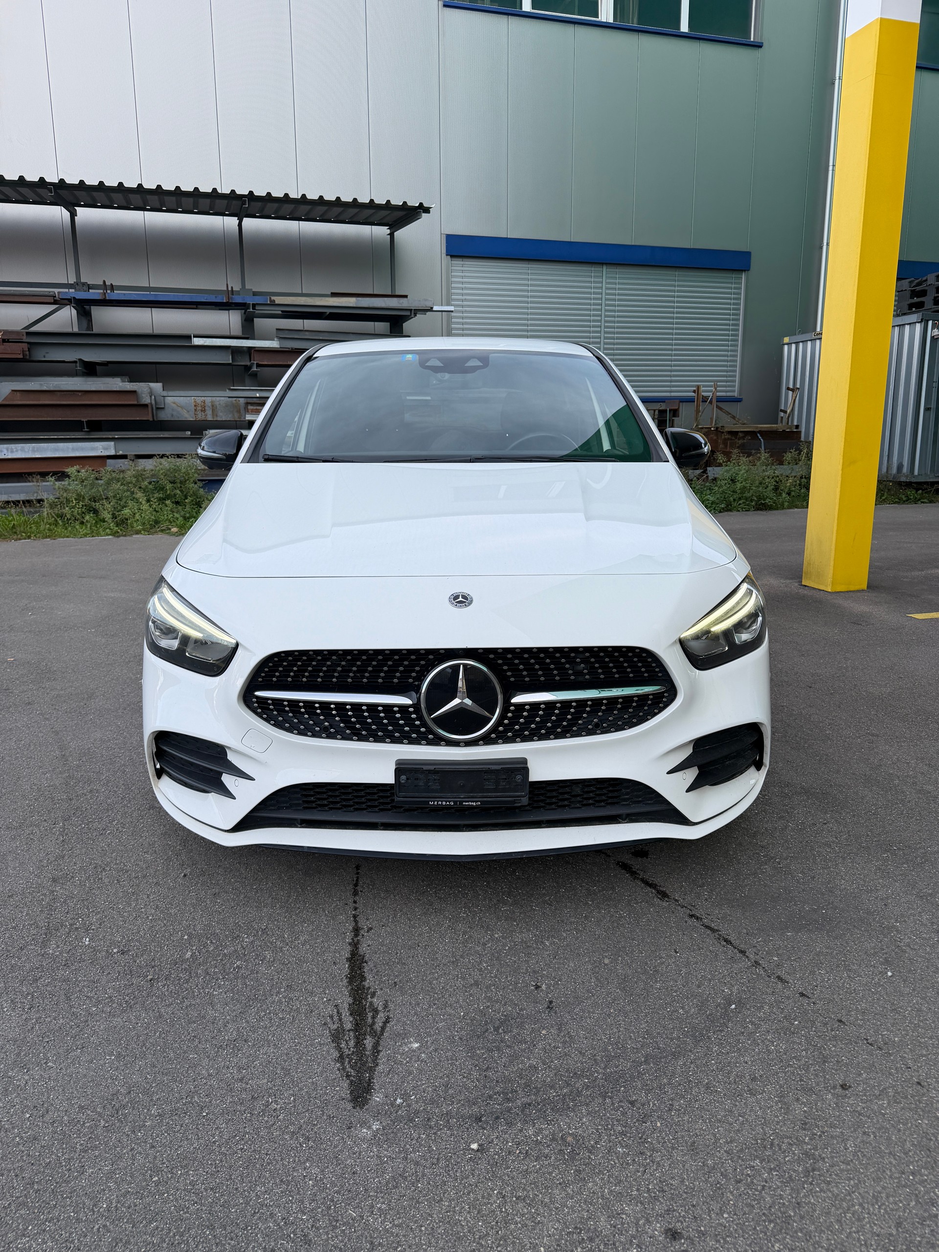 MERCEDES-BENZ B 220 d AMG Line 8G-DCT-image-1