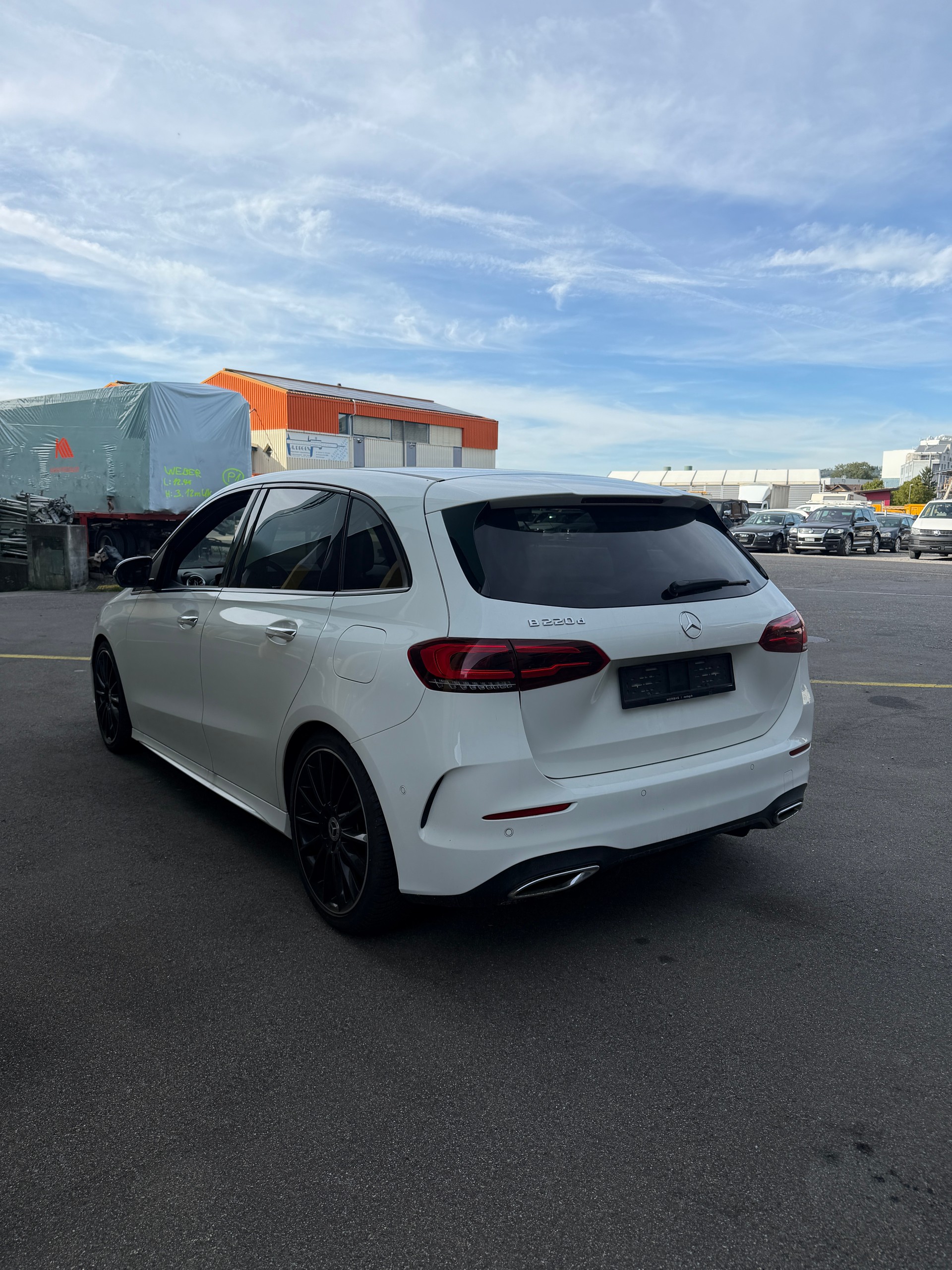 MERCEDES-BENZ B 220 d AMG Line 8G-DCT-image-4