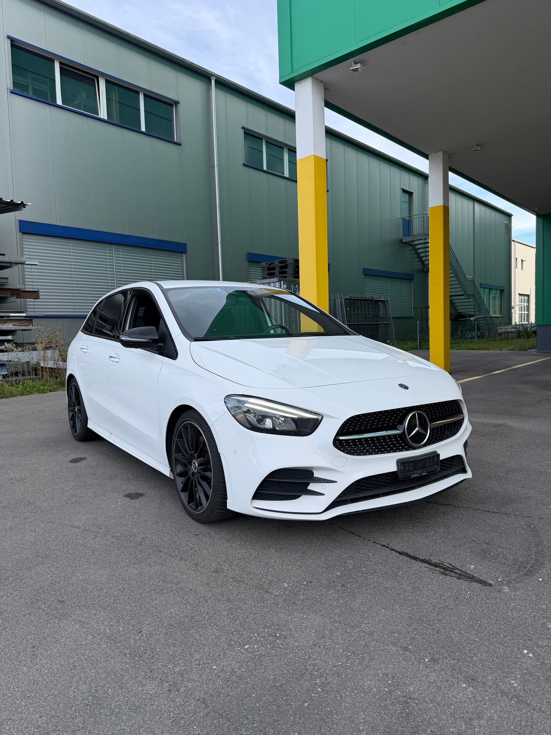 MERCEDES-BENZ B 220 d AMG Line 8G-DCT-image-0