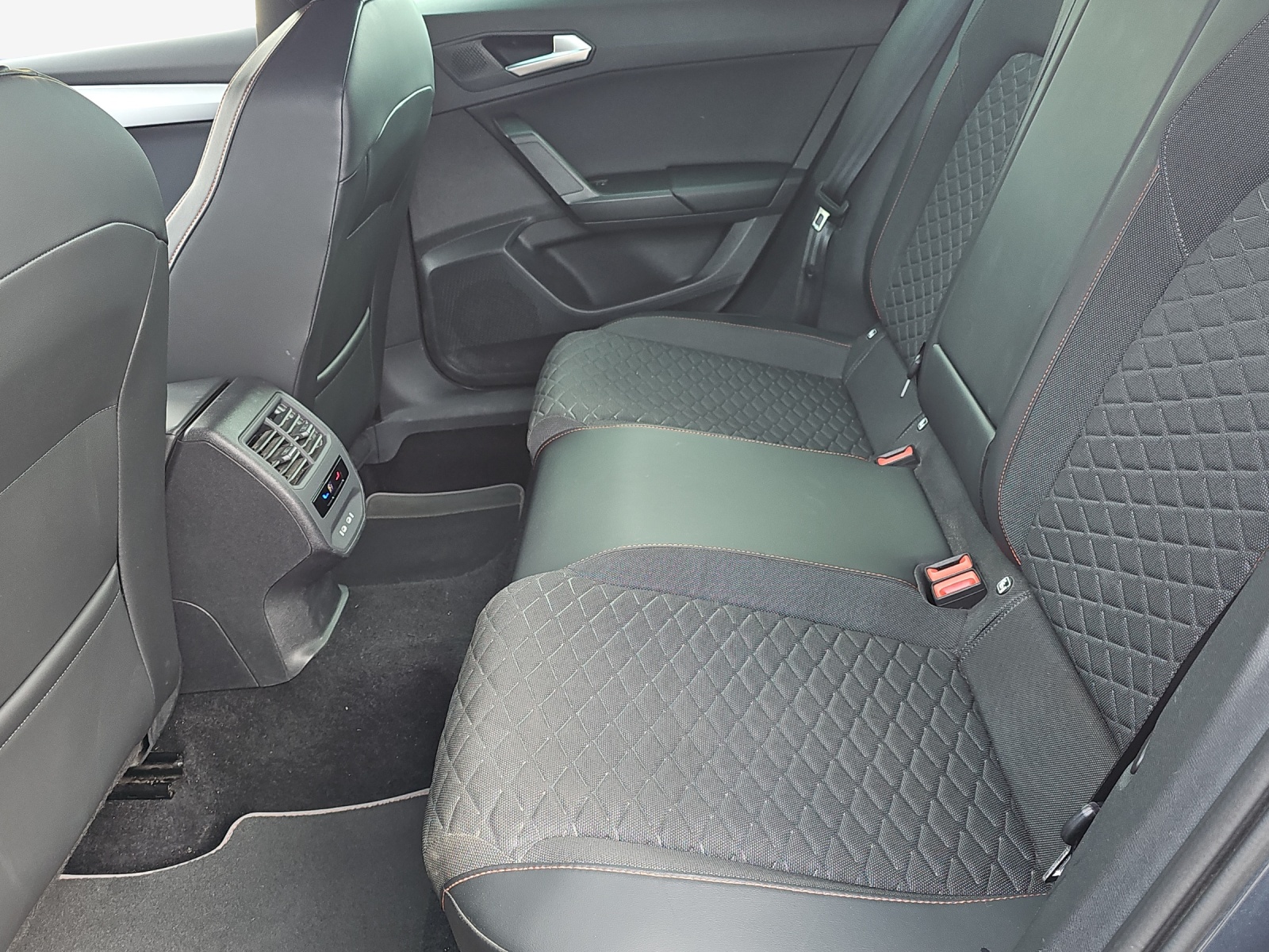 SEAT Leon ST 1.5 Eco TSI Music Edition-image-11