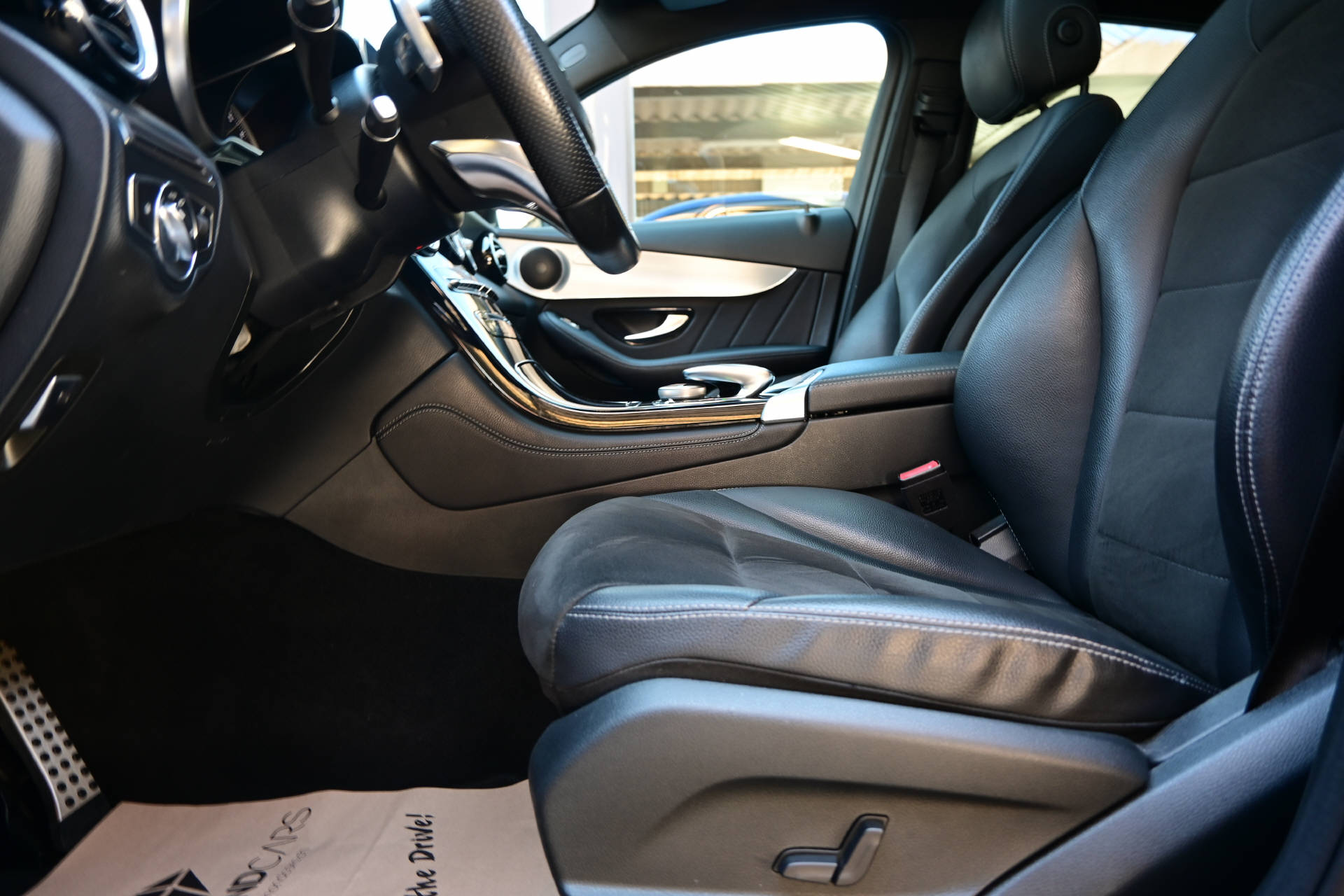 MERCEDES-BENZ GLC 250 Coupé AMG Line 4m-image-10