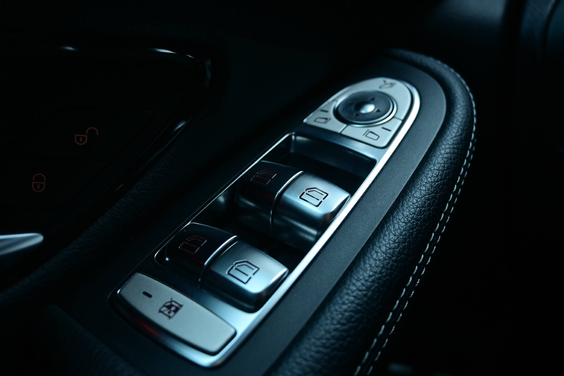 MERCEDES-BENZ GLC 250 Coupé AMG Line 4m-image-23