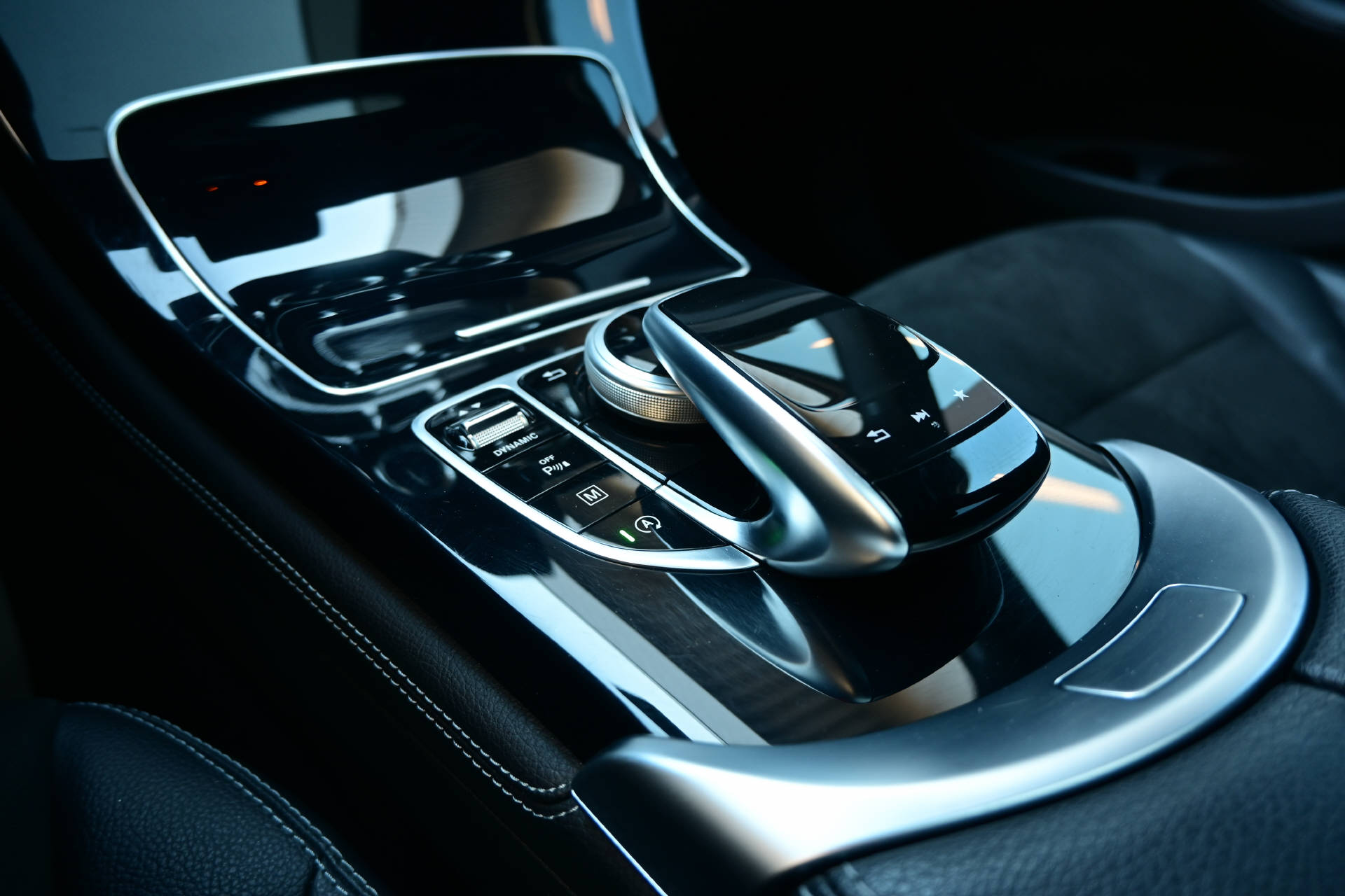 MERCEDES-BENZ GLC 250 Coupé AMG Line 4m-image-14