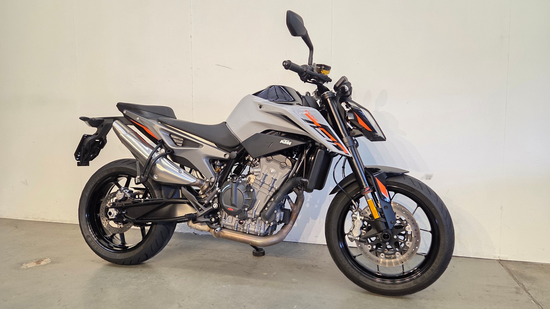 KTM 790 Duke L ABS (70 kW)-showroom-element-2