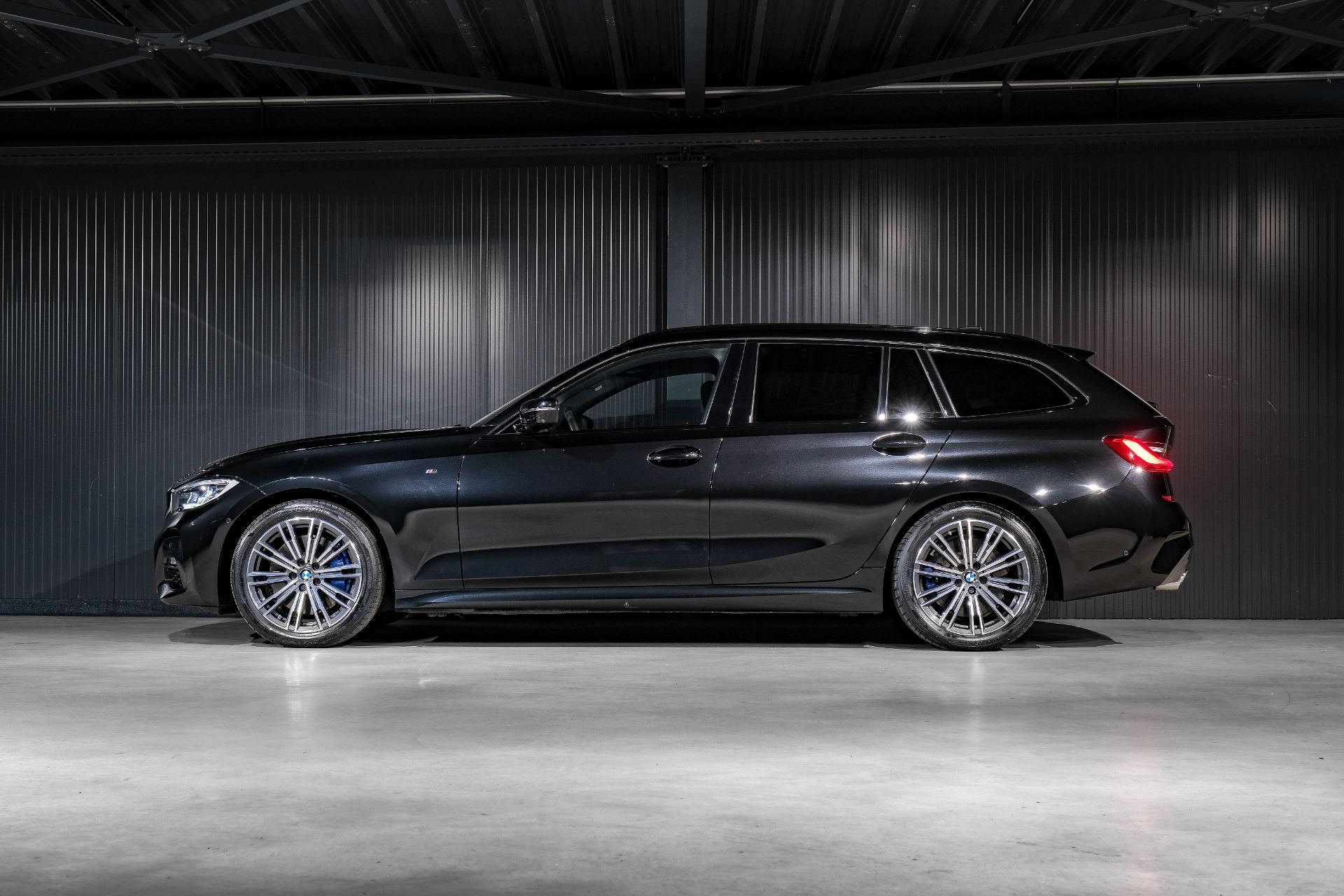 BMW 330 d xDrive Touring M Sport-image-8