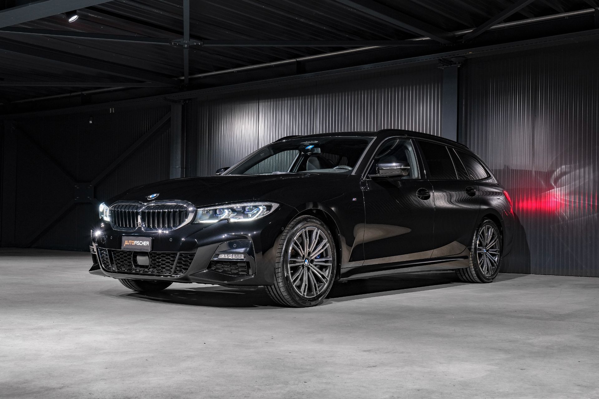 BMW 330 d xDrive Touring M Sport-image-3