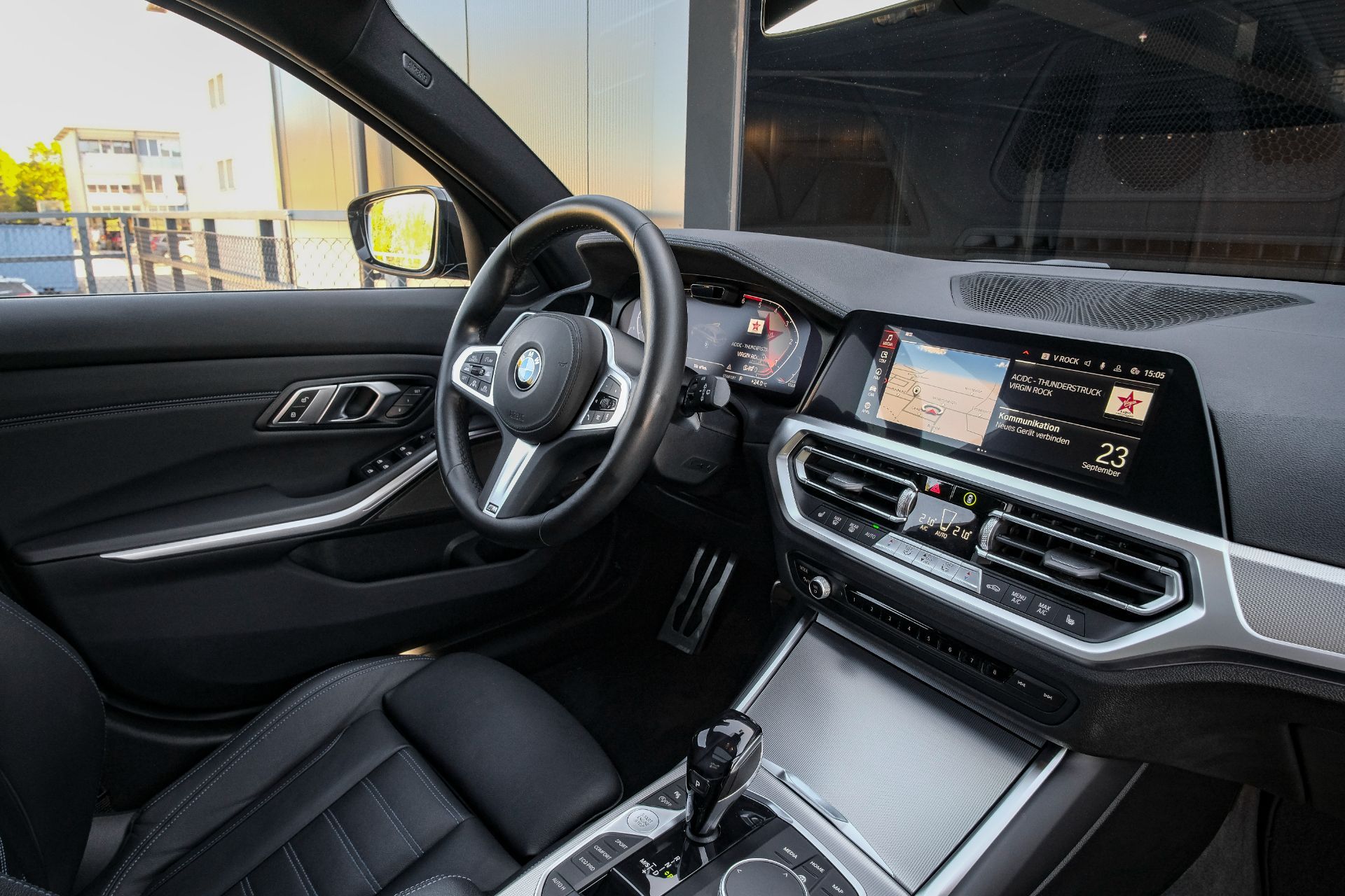 BMW 330 d xDrive Touring M Sport-image-13