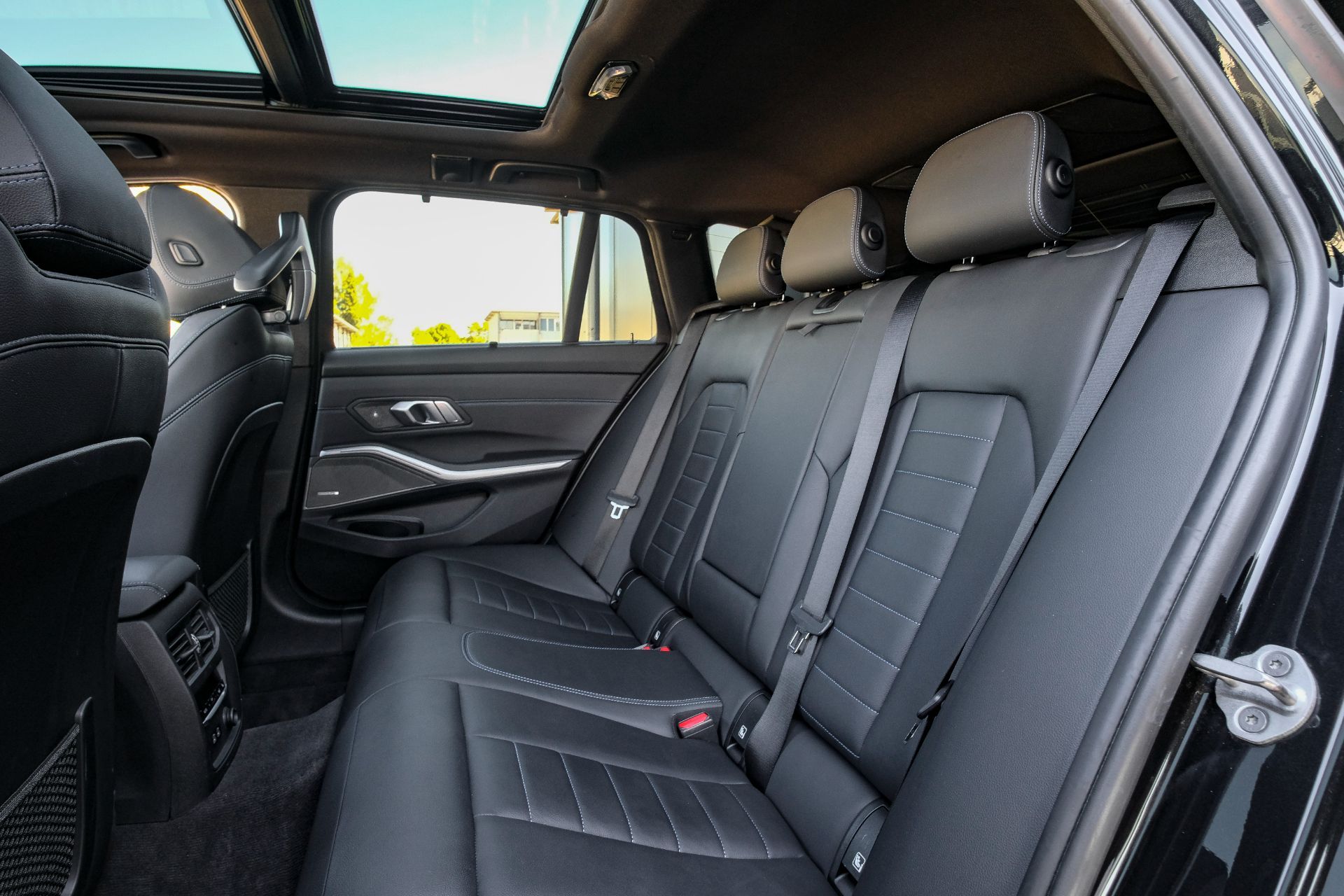 BMW 330 d xDrive Touring M Sport-image-11