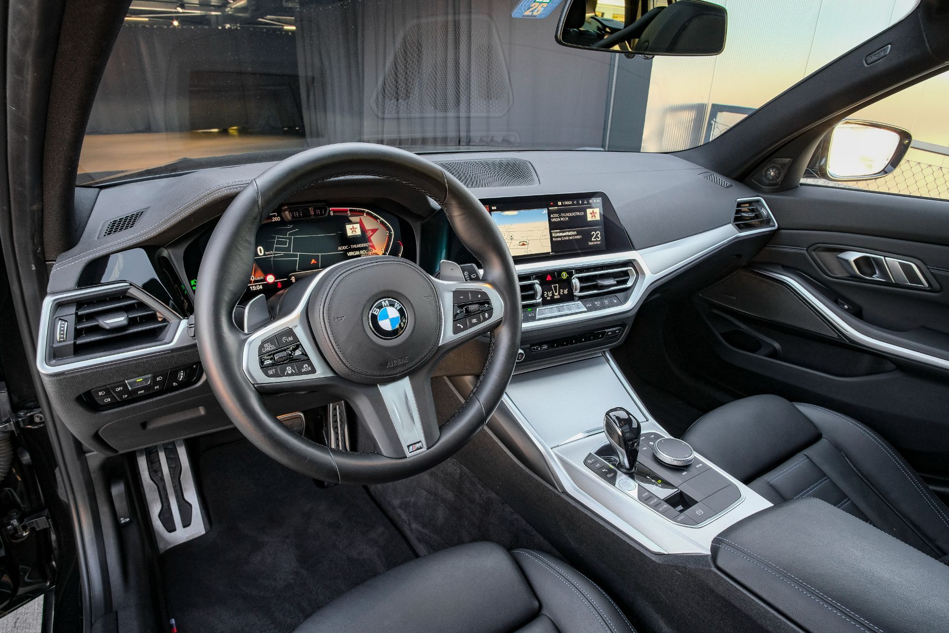 BMW 330 d xDrive Touring M Sport-image-12
