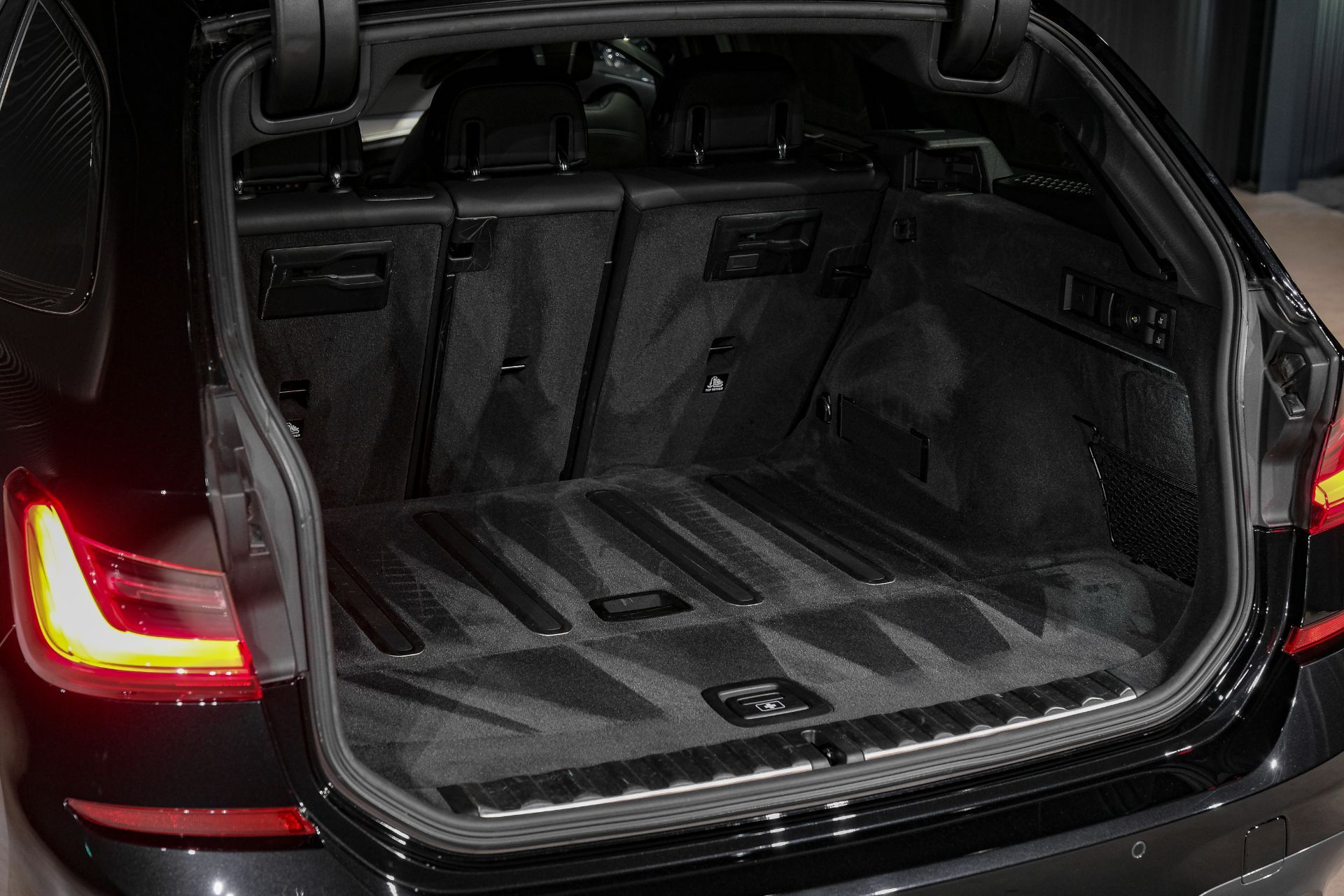 BMW 330 d xDrive Touring M Sport-image-24