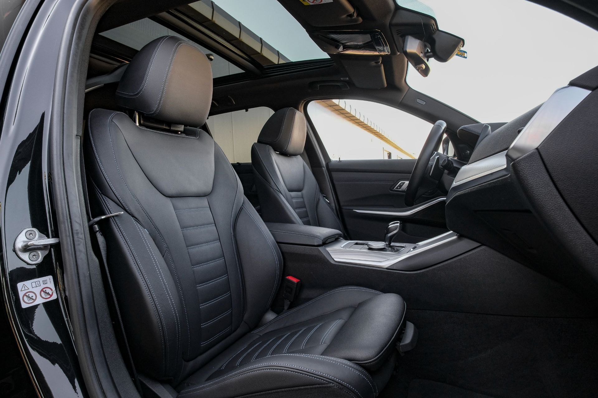 BMW 330 d xDrive Touring M Sport-image-10