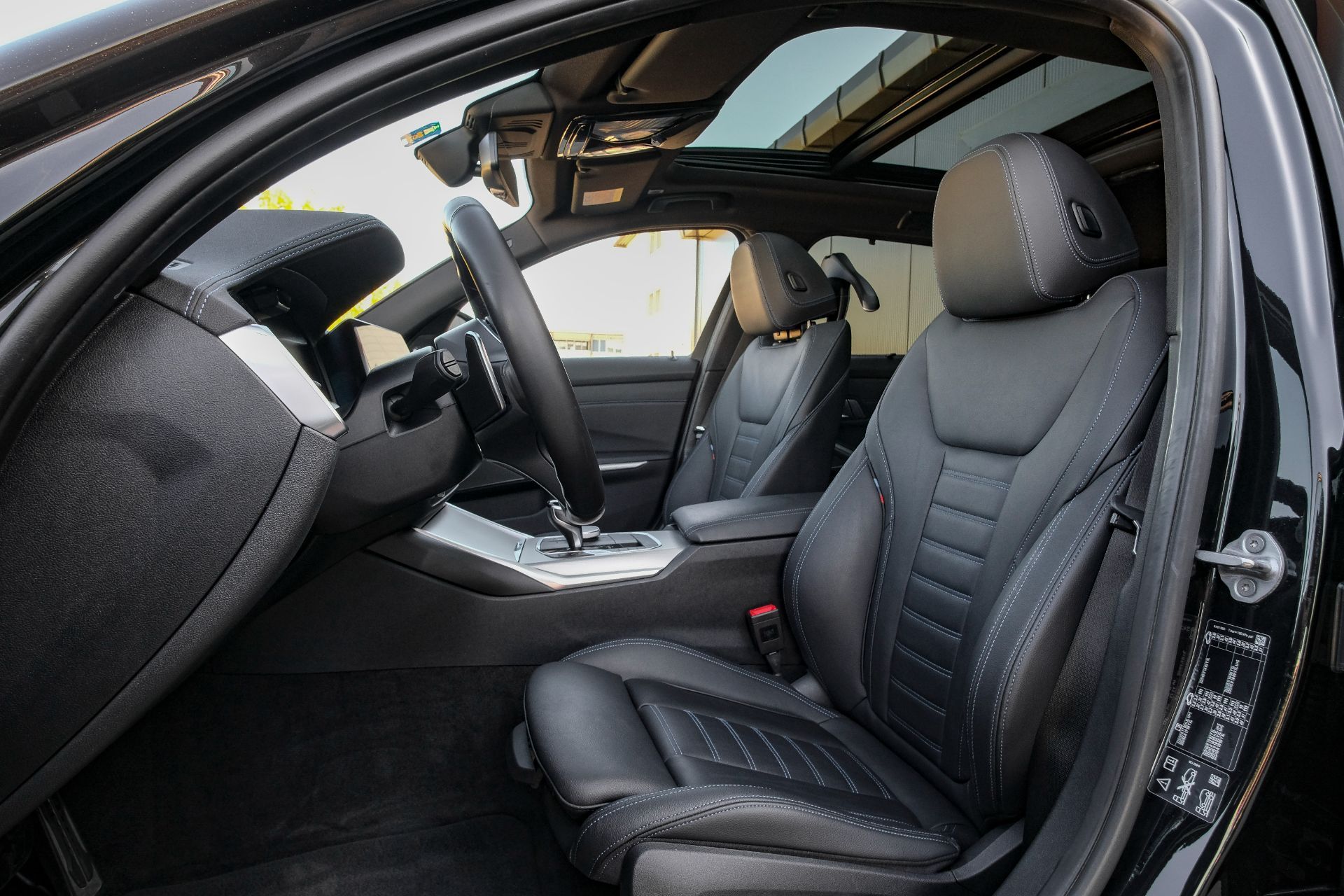 BMW 330 d xDrive Touring M Sport-image-9