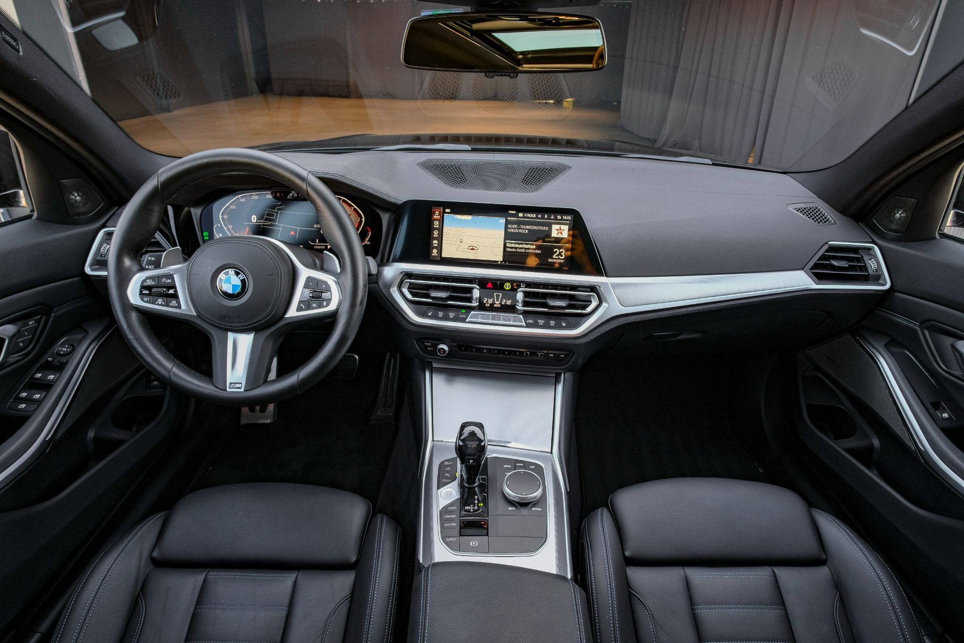 BMW 330 d xDrive Touring M Sport-image-14