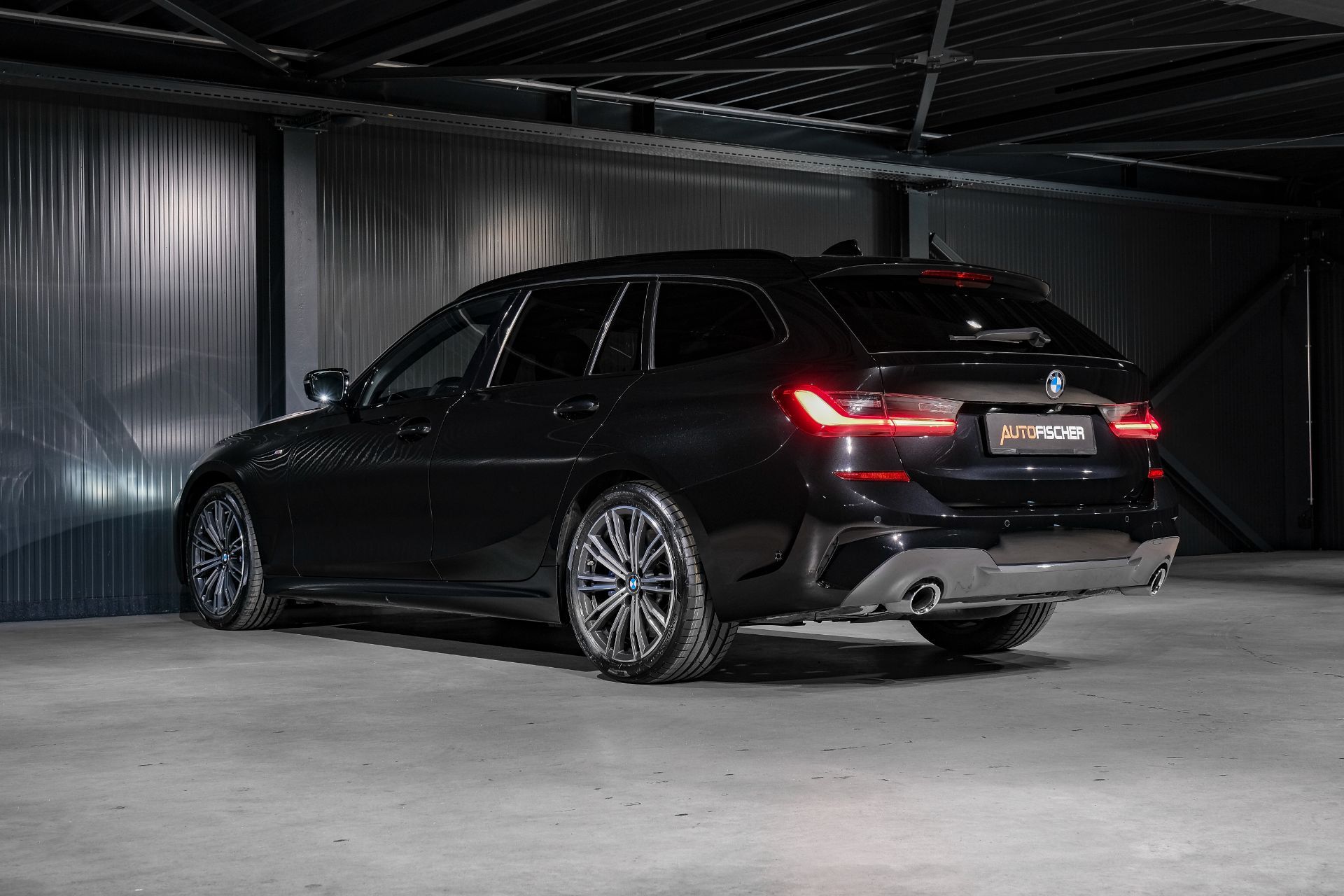 BMW 330 d xDrive Touring M Sport-image-6