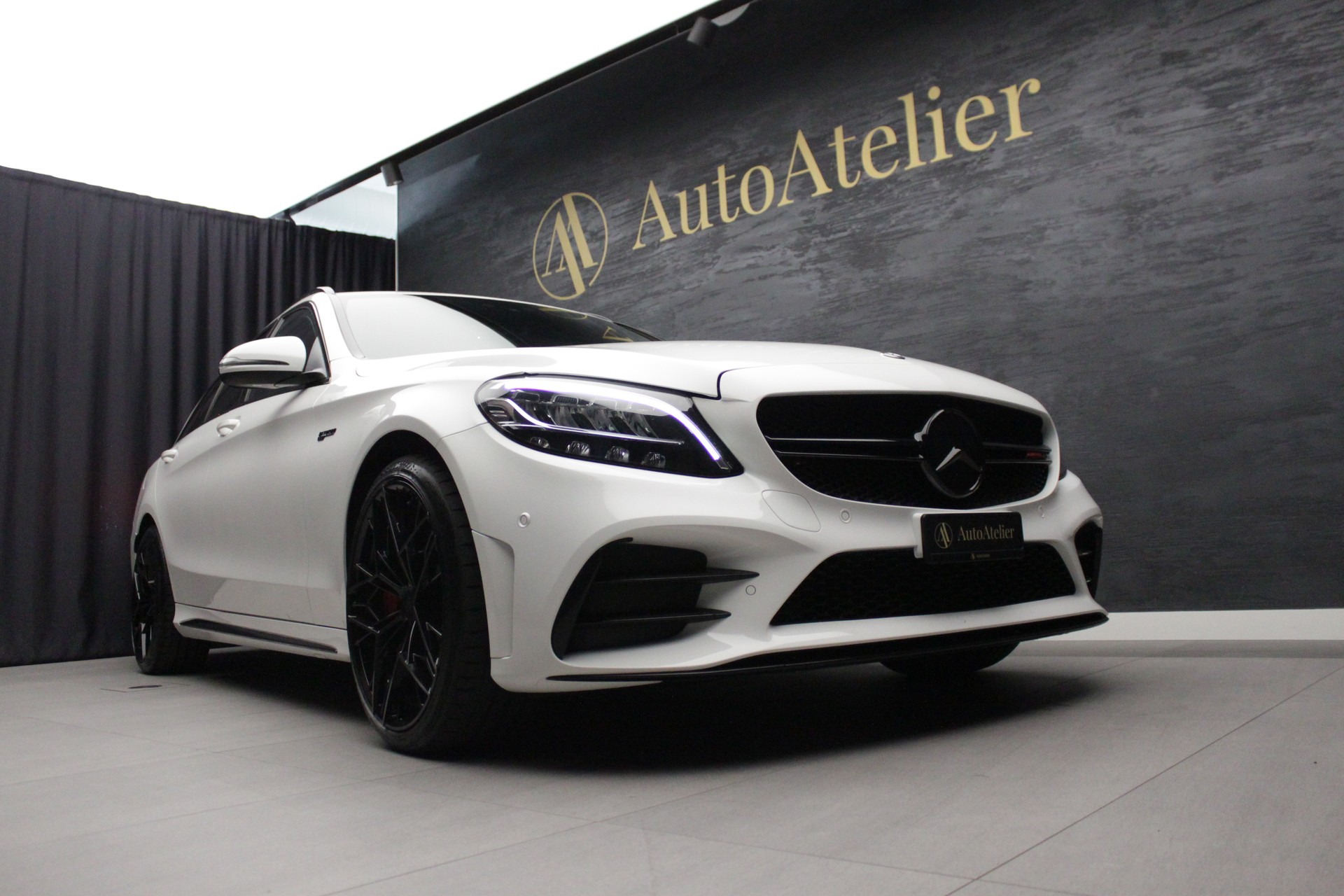 MERCEDES-BENZ C 43 AMG 4Matic 9G-Tronic-image-4