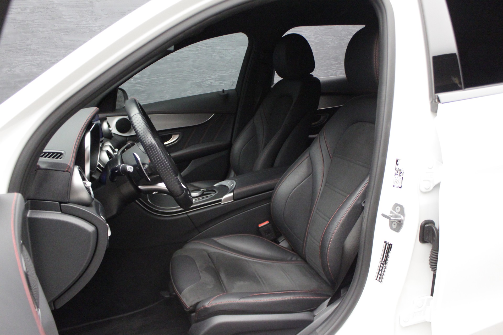 MERCEDES-BENZ C 43 AMG 4Matic 9G-Tronic-image-18