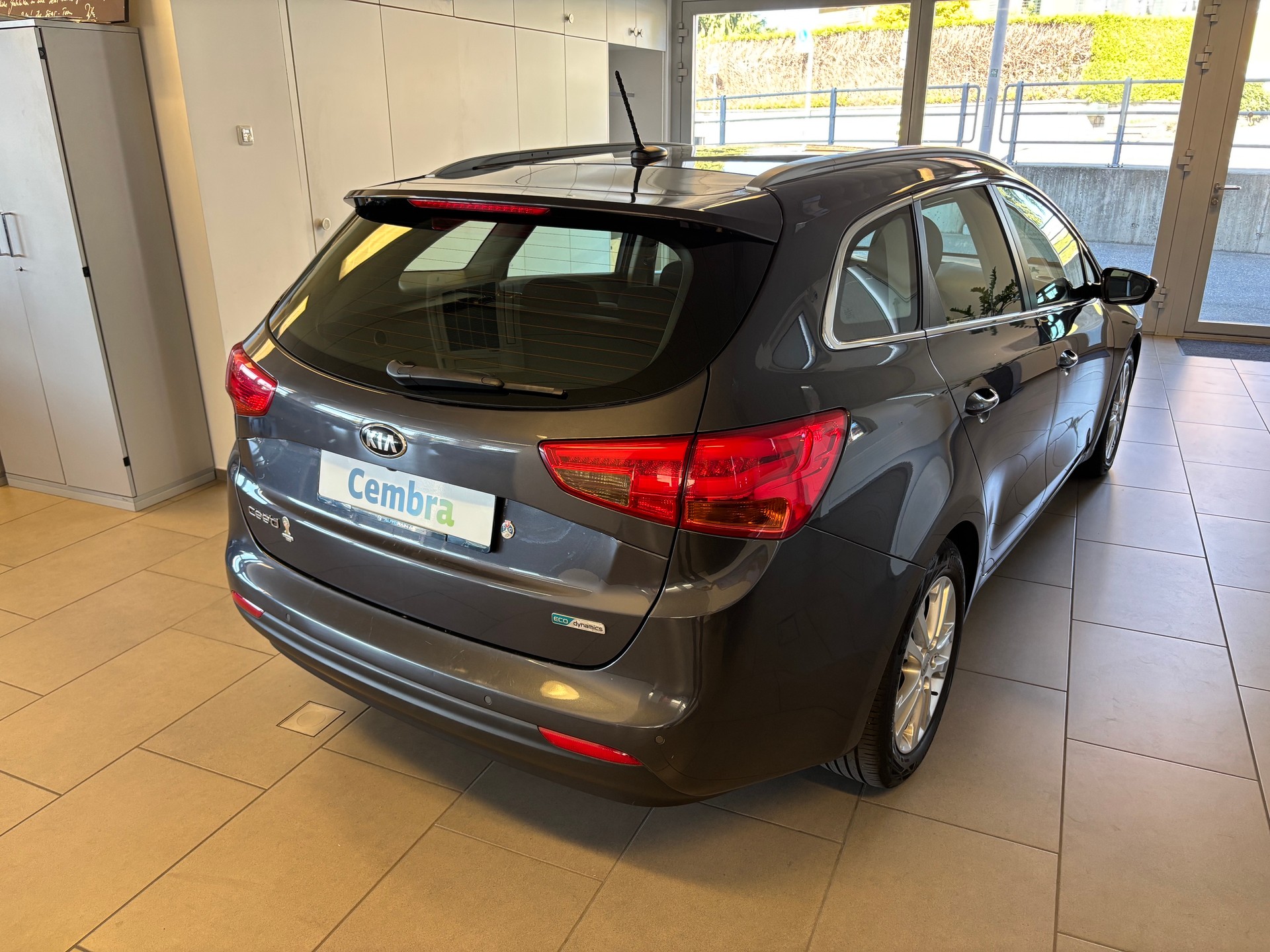 KIA Cee'd Sportswagon 1.6 GDi FiFa Wolrd Cup Edition-image-2
