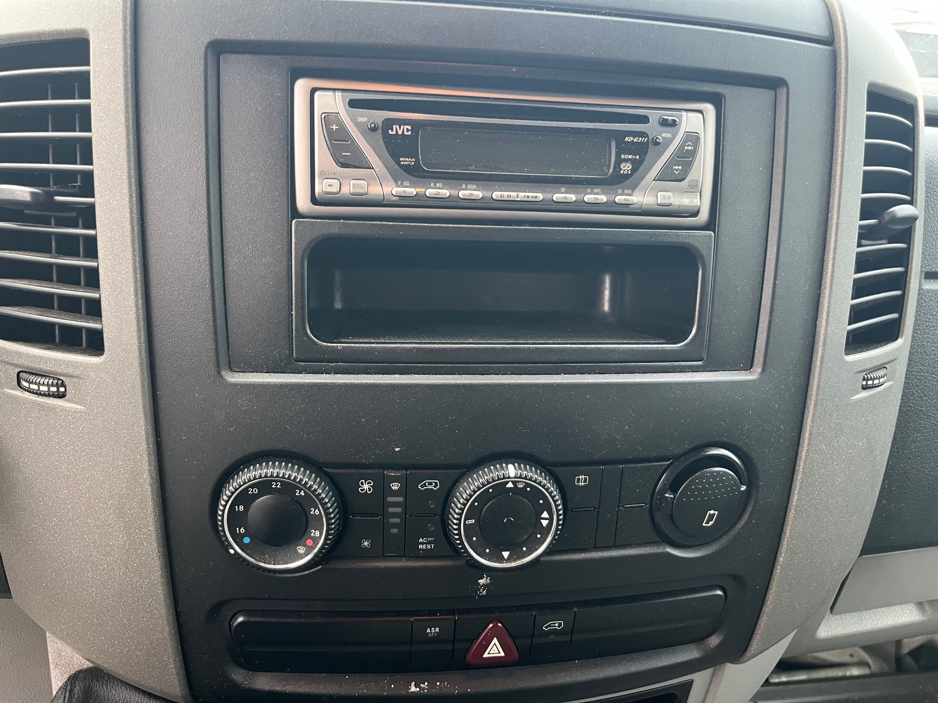 VW Crafter 35 2.5 TDI 136 PS-image-9
