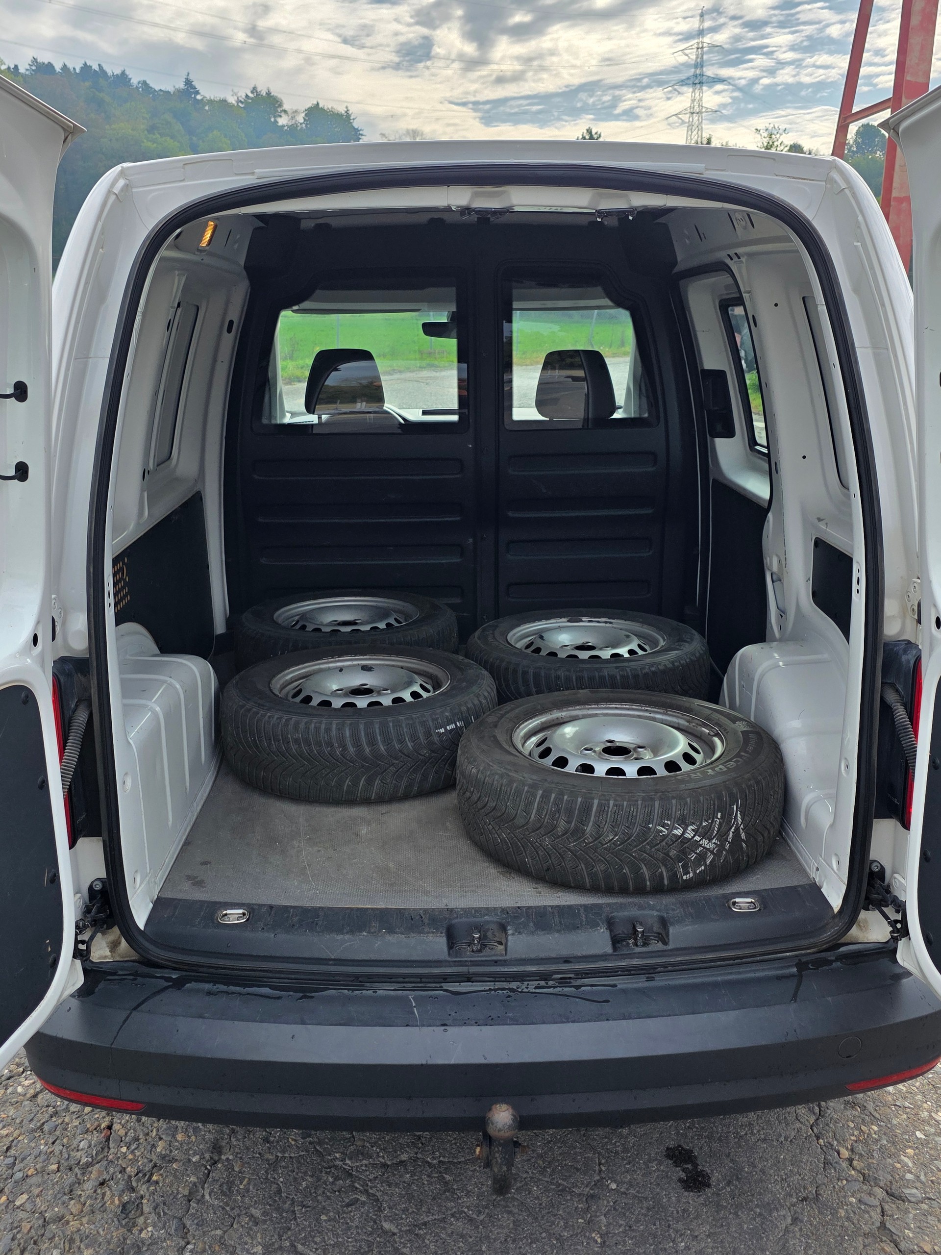 VW Caddy 1.2 TSI Entry BlueMotion Technology-image-12
