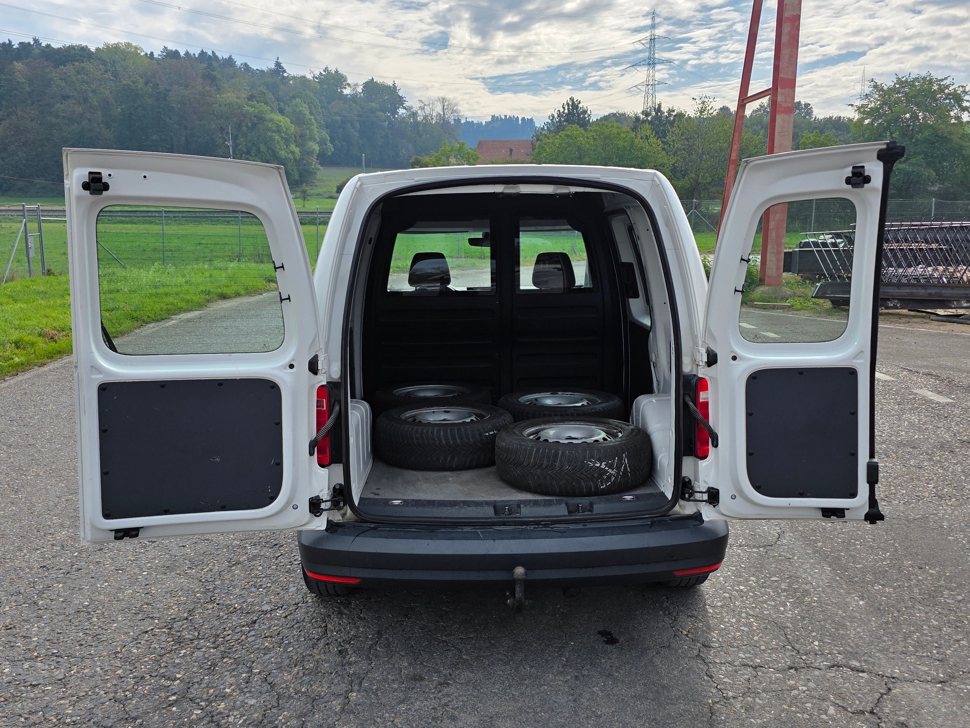 VW Caddy 1.2 TSI Entry BlueMotion Technology-image-11