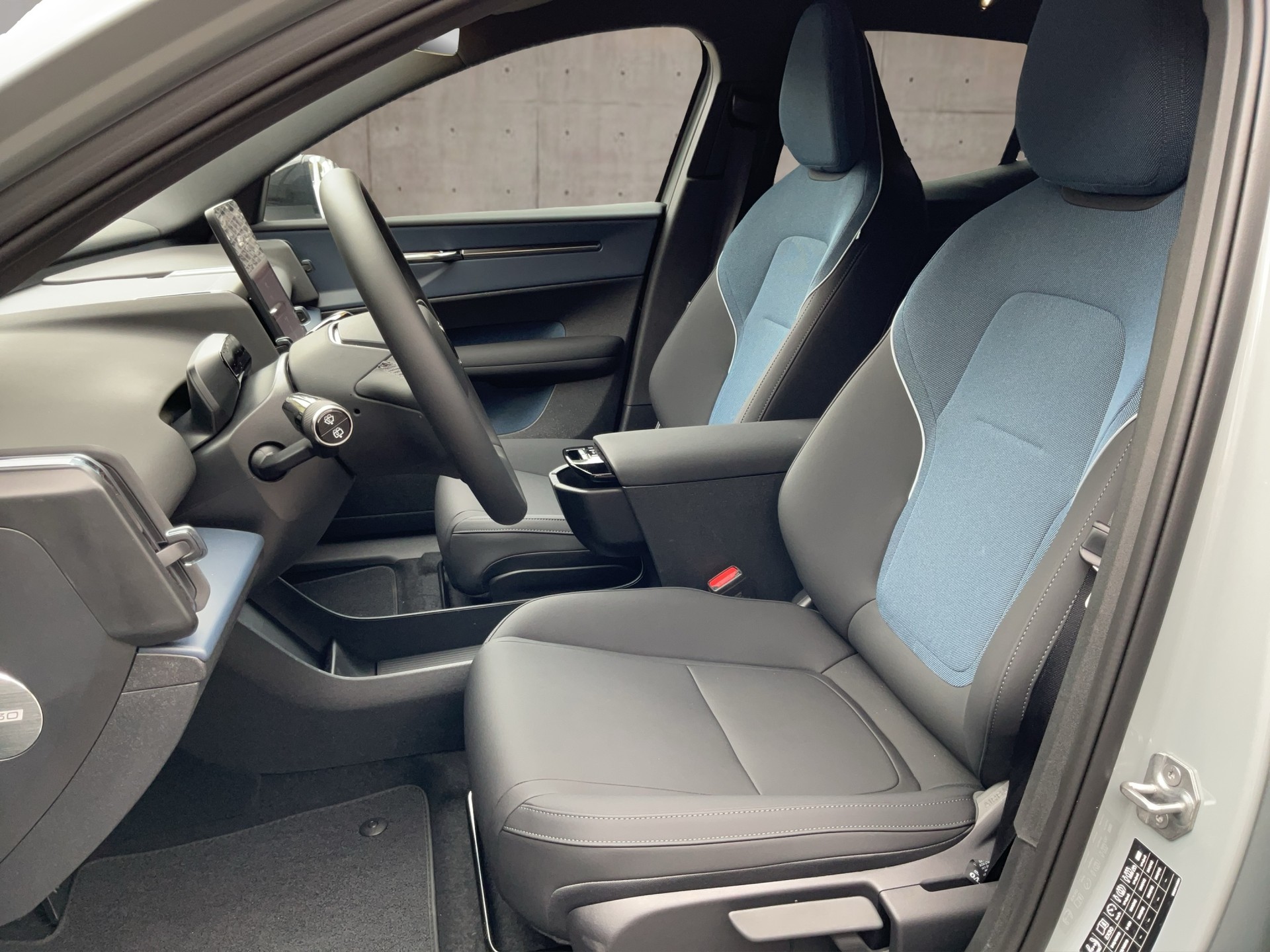 VOLVO EX30 E60 Twin Plus Performance AWD-image-10