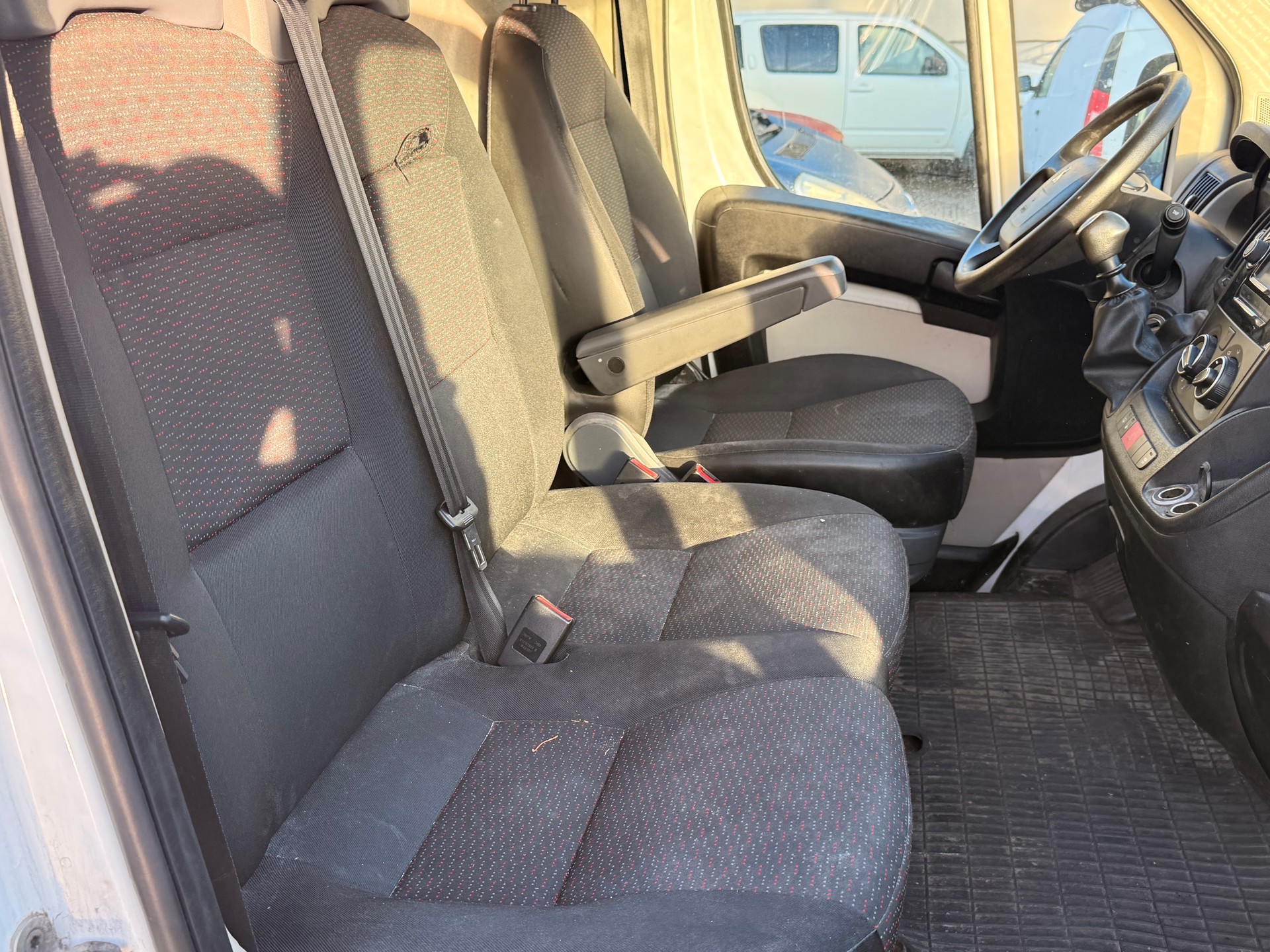 PEUGEOT Boxer 2.0 HDI 333 Active s/s L1H2-image-3