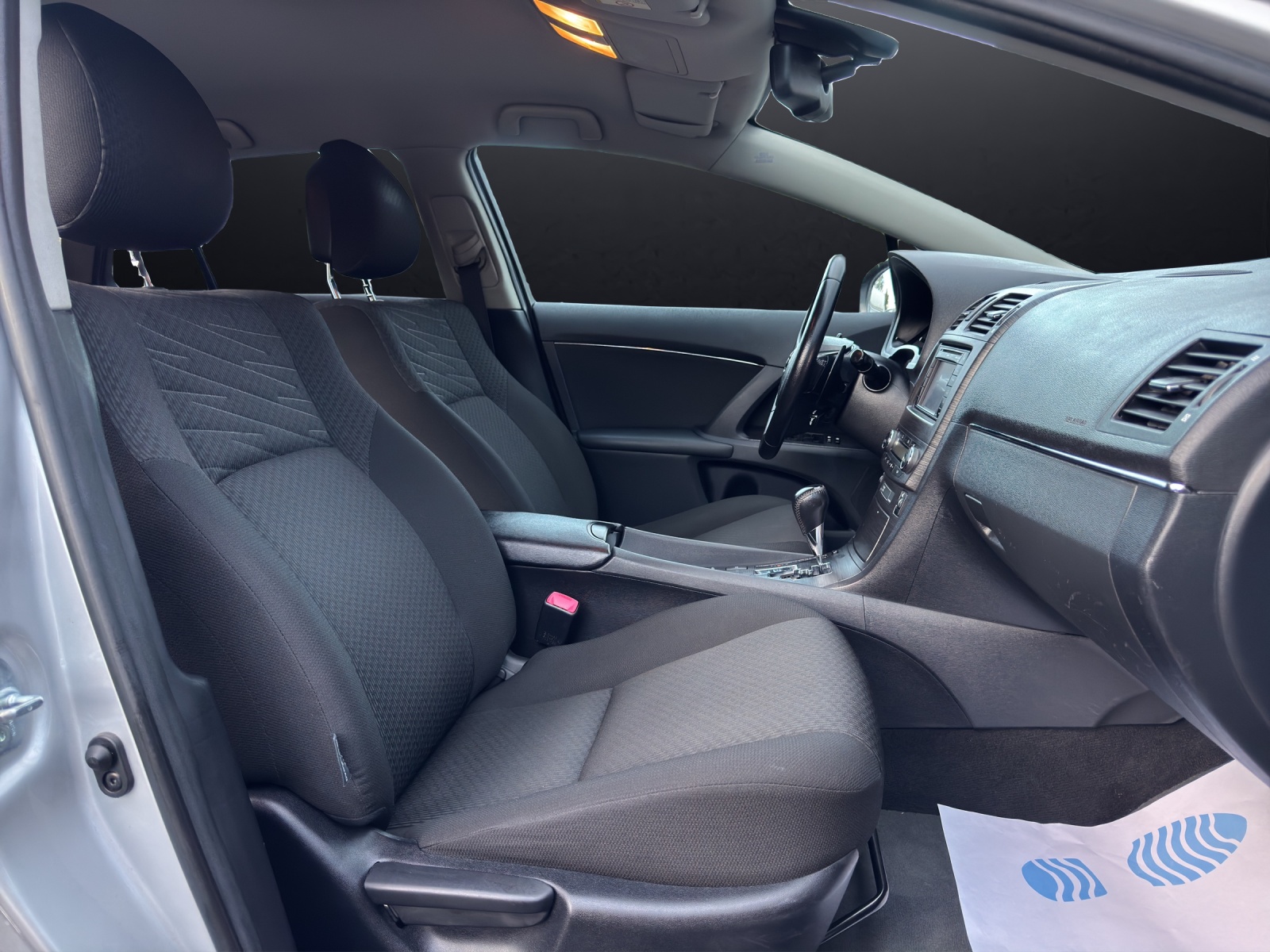 TOYOTA Avensis SW 2.0 Linea Sol Premium Automat Schweizer Hand Fahrzeug aus 1. Hand * Frisch ab Service & ab MFK-image-9