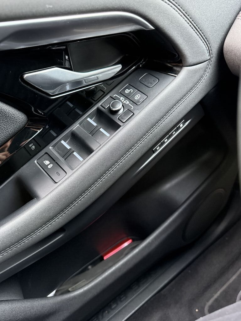LAND ROVER Range Rover Evoque R-Dyn First Edi P 250 HSE AT9-image-8