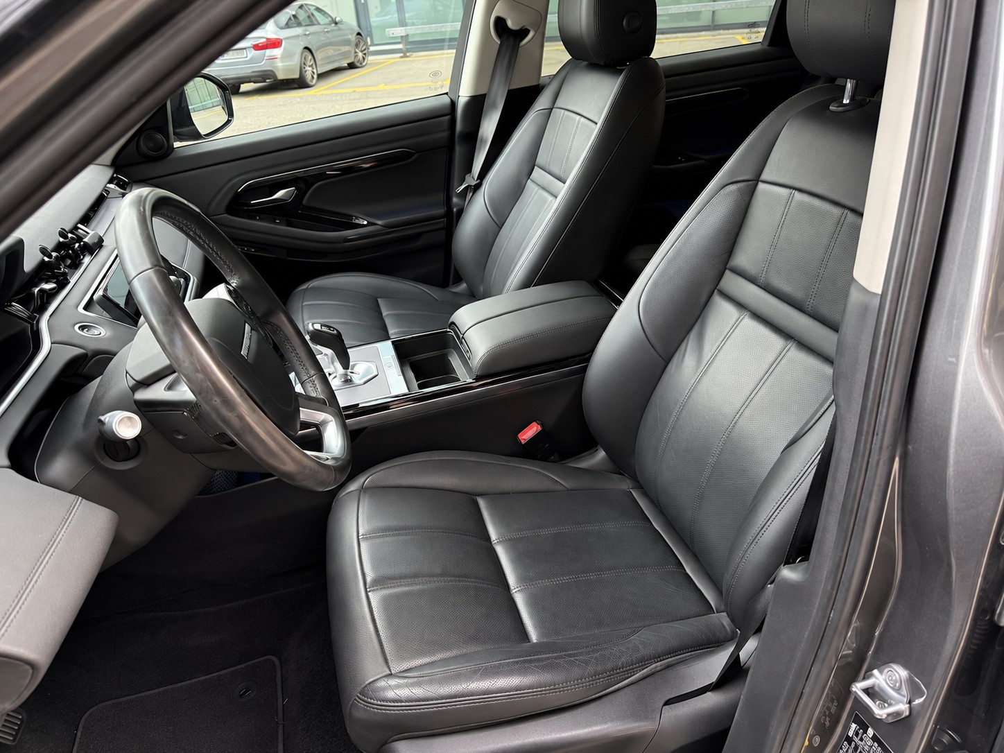 LAND ROVER Range Rover Evoque R-Dyn First Edi P 250 HSE AT9-image-3