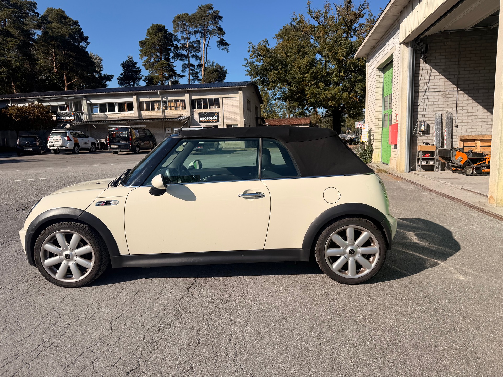 MINI Cooper S Cabriolet-image-1