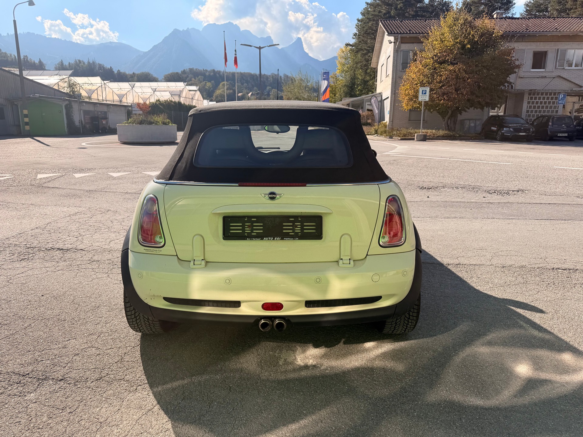 MINI Cooper S Cabriolet-image-2