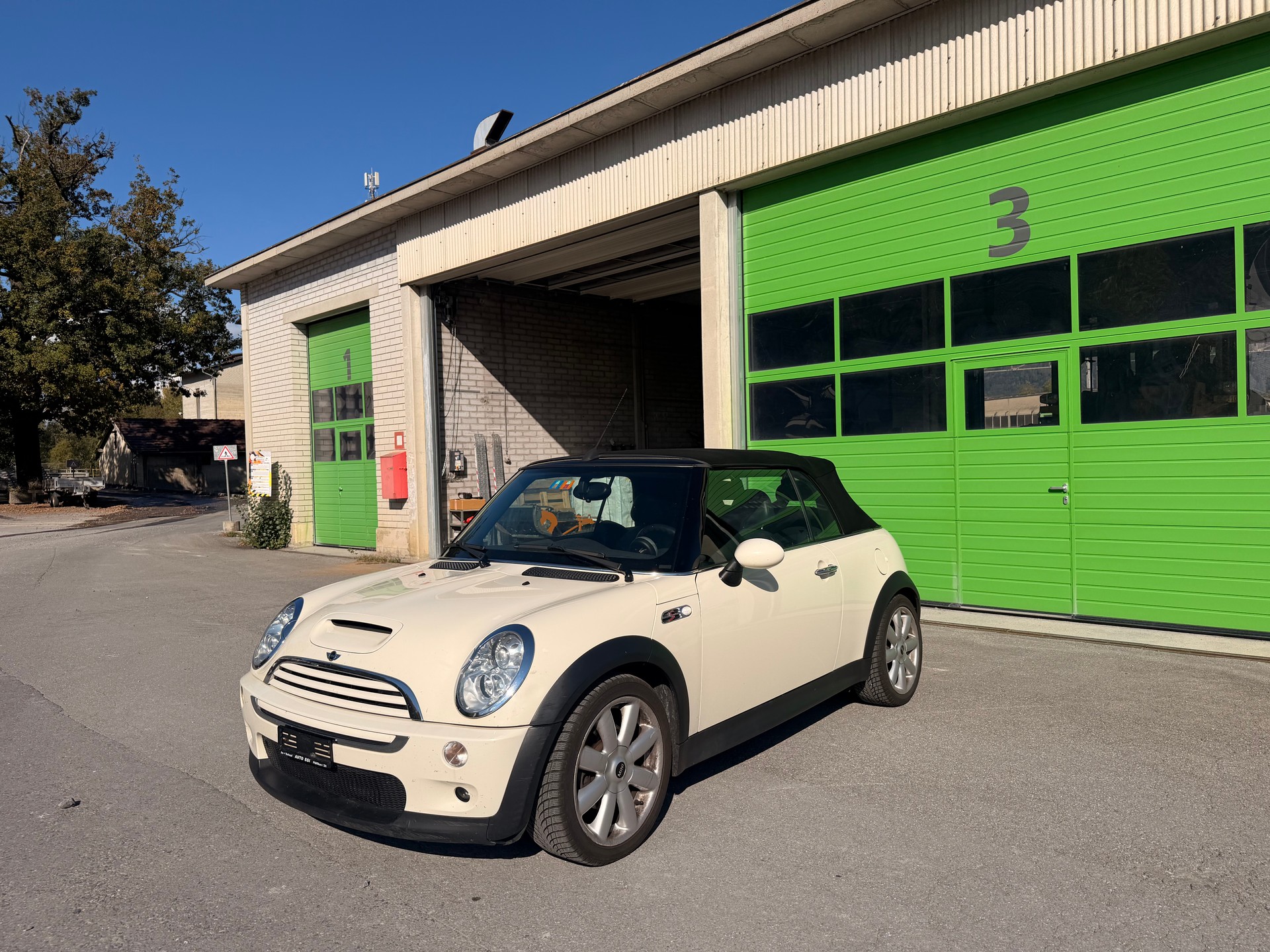 MINI Cooper S Cabriolet-image-0