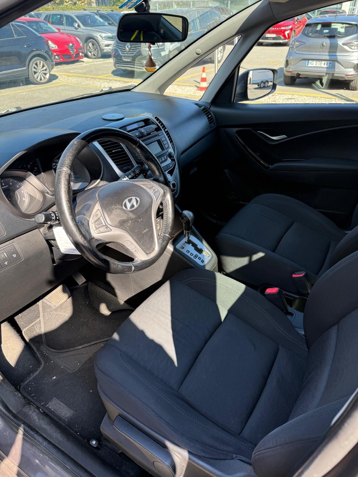 HYUNDAI iX20 1.6 Style Automatic-image-8