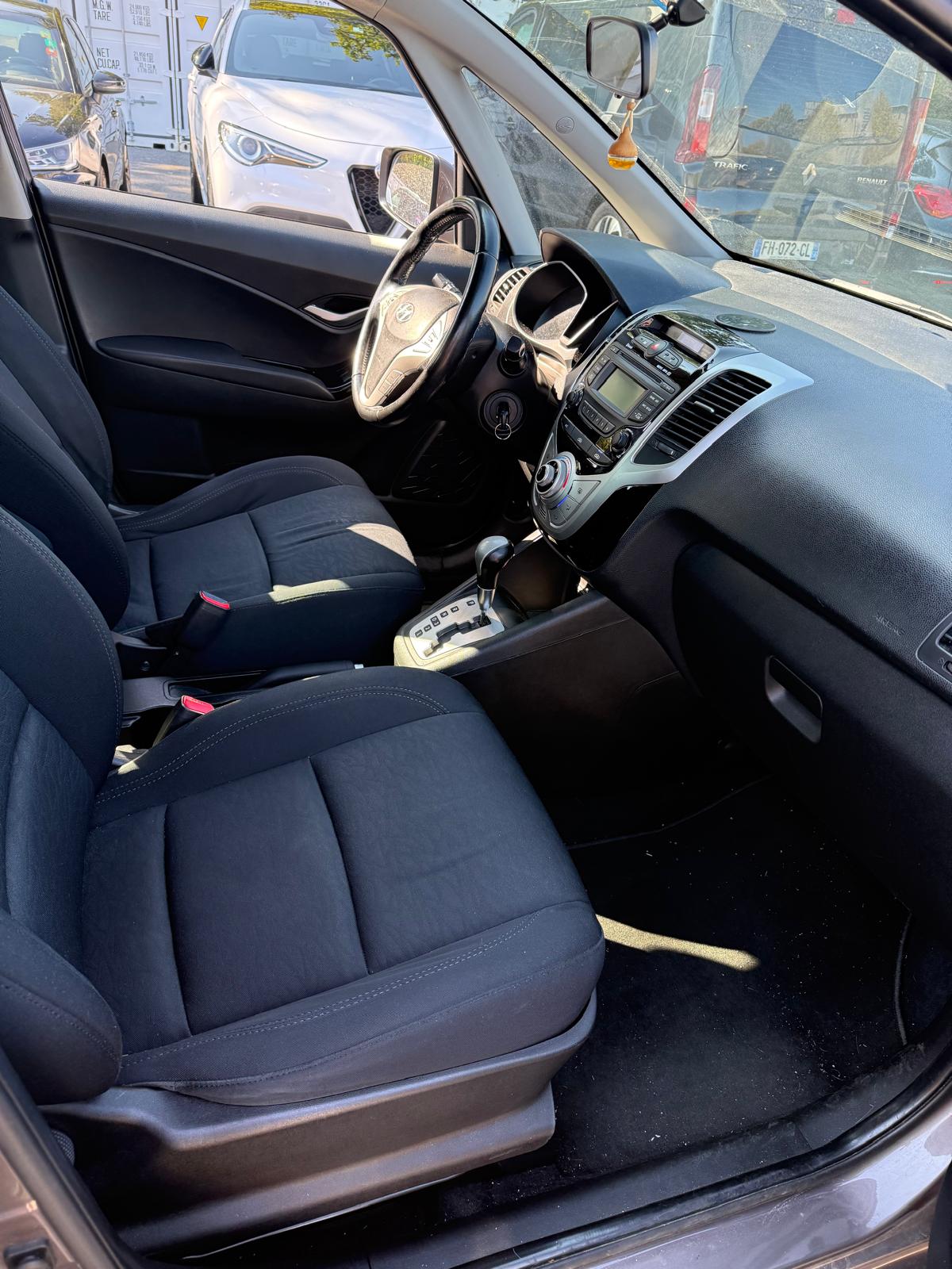 HYUNDAI iX20 1.6 Style Automatic-image-9