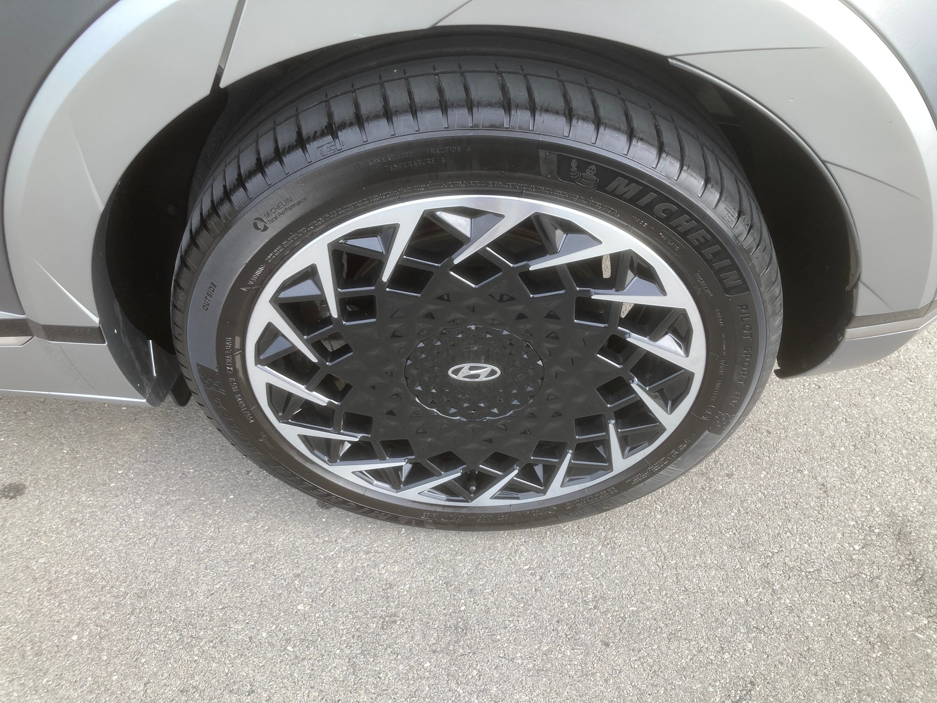 HYUNDAI Ioniq 5 77kWh Vertex 4WD-image-6