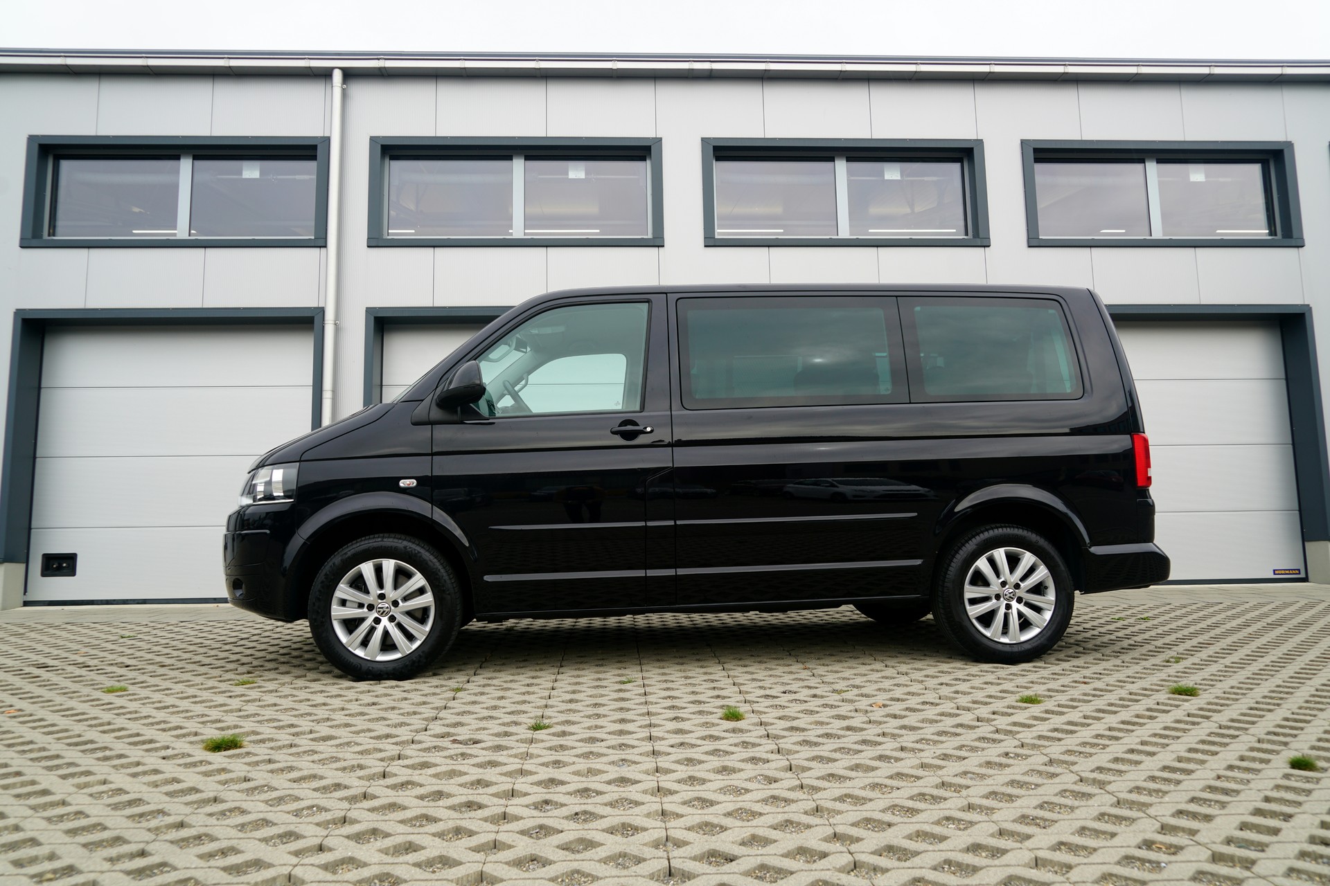 VW T5 Caravelle Comfortline 2.0 TDI CR 4Motion DSG-image-5