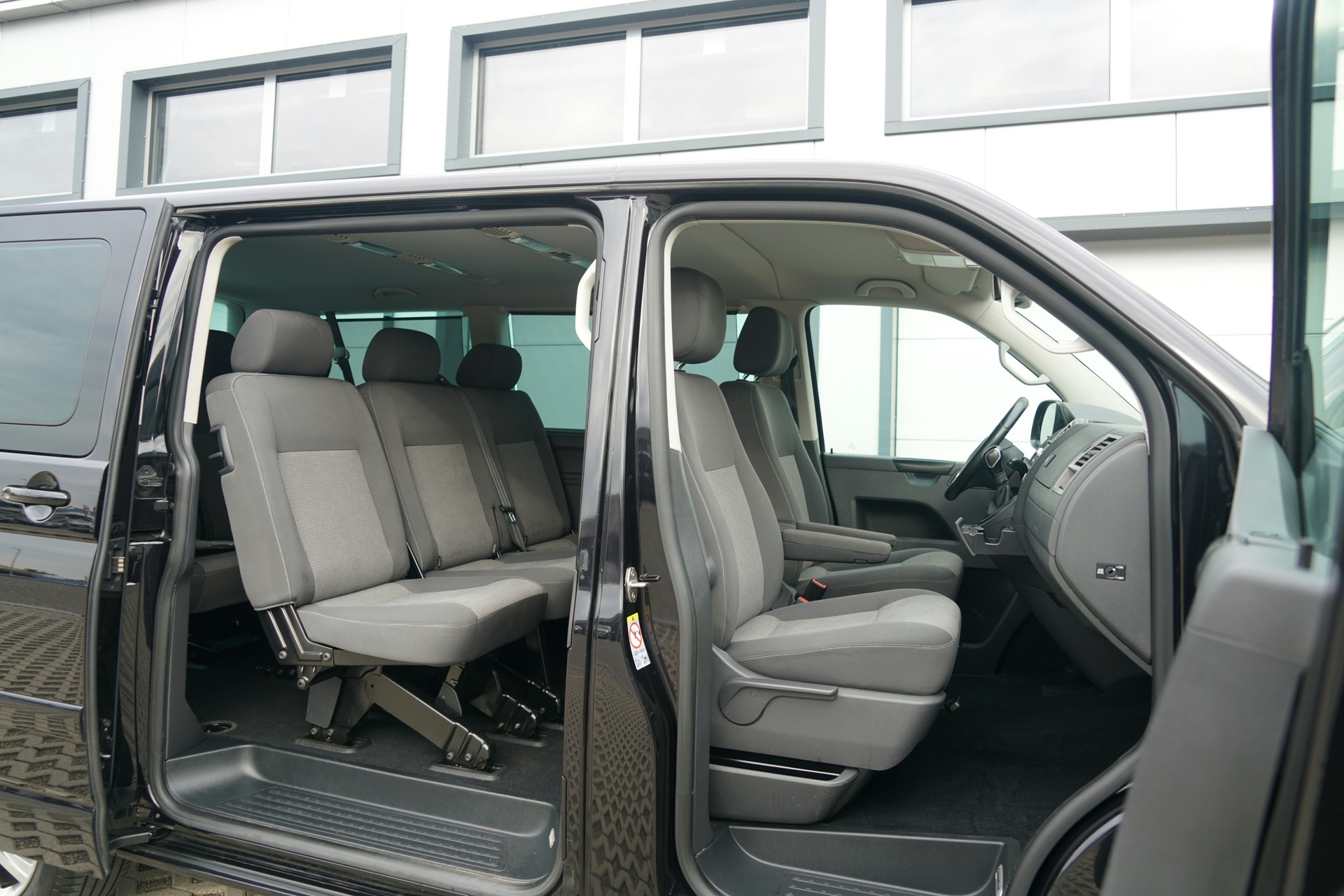 VW T5 Caravelle Comfortline 2.0 TDI CR 4Motion DSG-image-14