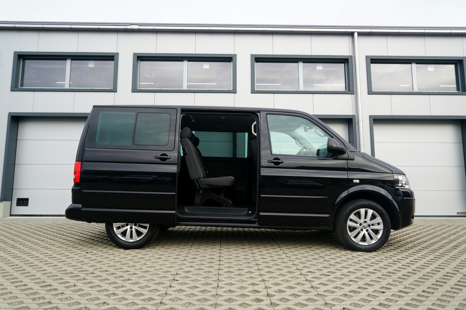 VW T5 Caravelle Comfortline 2.0 TDI CR 4Motion DSG-image-13