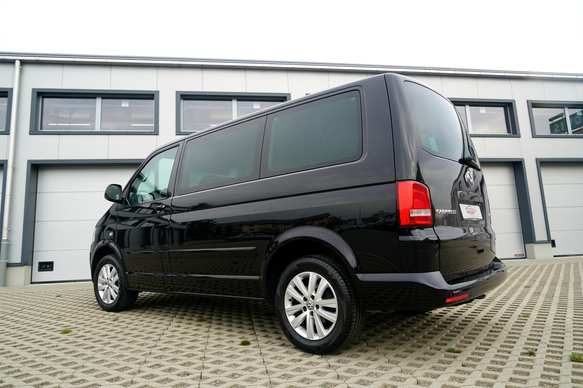 VW T5 Caravelle Comfortline 2.0 TDI CR 4Motion DSG-image-3