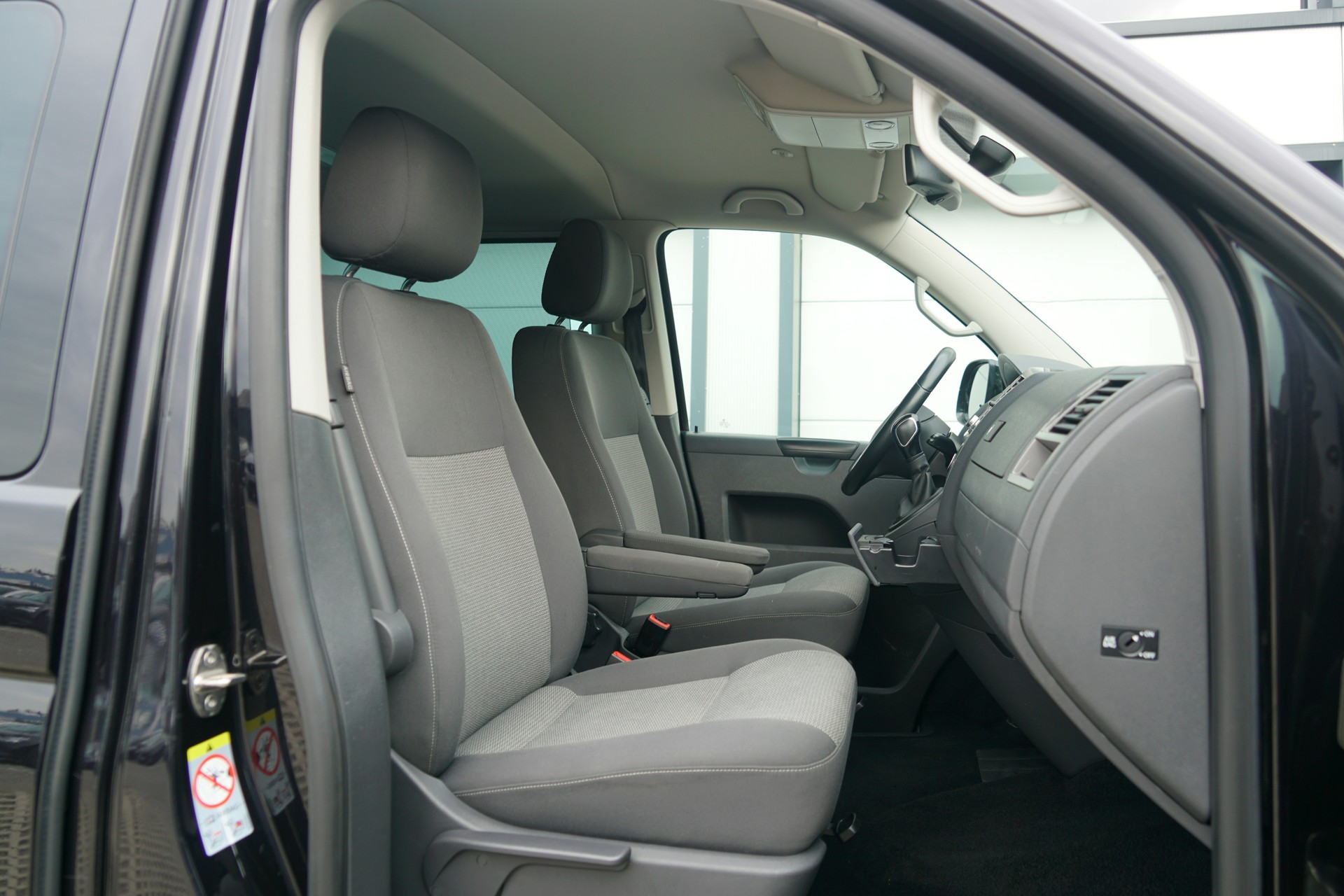 VW T5 Caravelle Comfortline 2.0 TDI CR 4Motion DSG-image-15