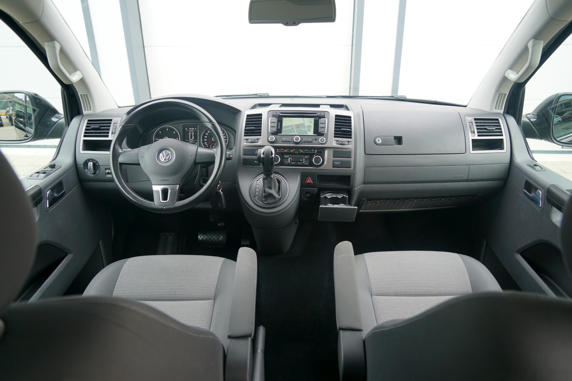 VW T5 Caravelle Comfortline 2.0 TDI CR 4Motion DSG-image-18
