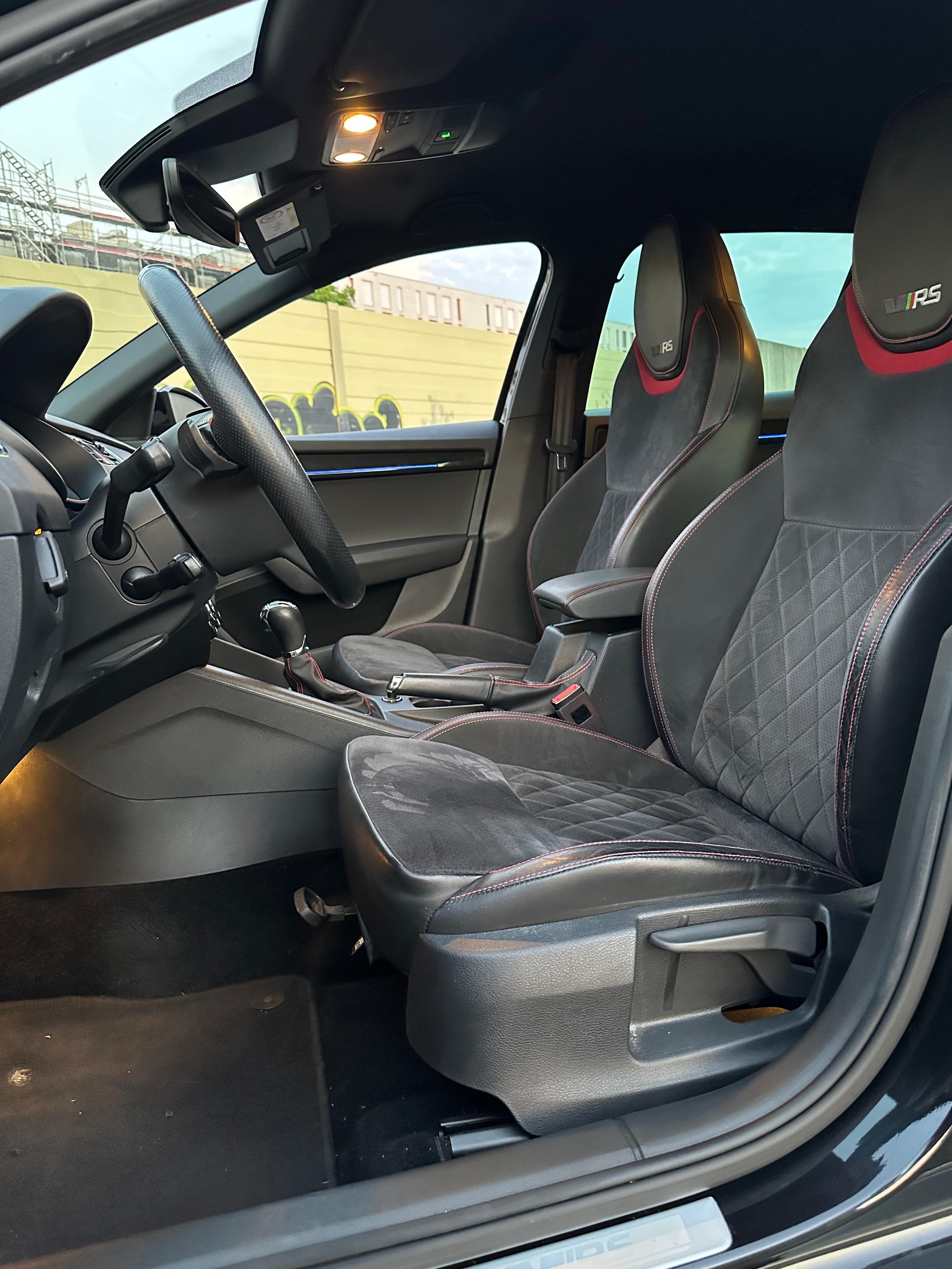SKODA Octavia Combi 2.0 TSI RS Prag DSG-image-8