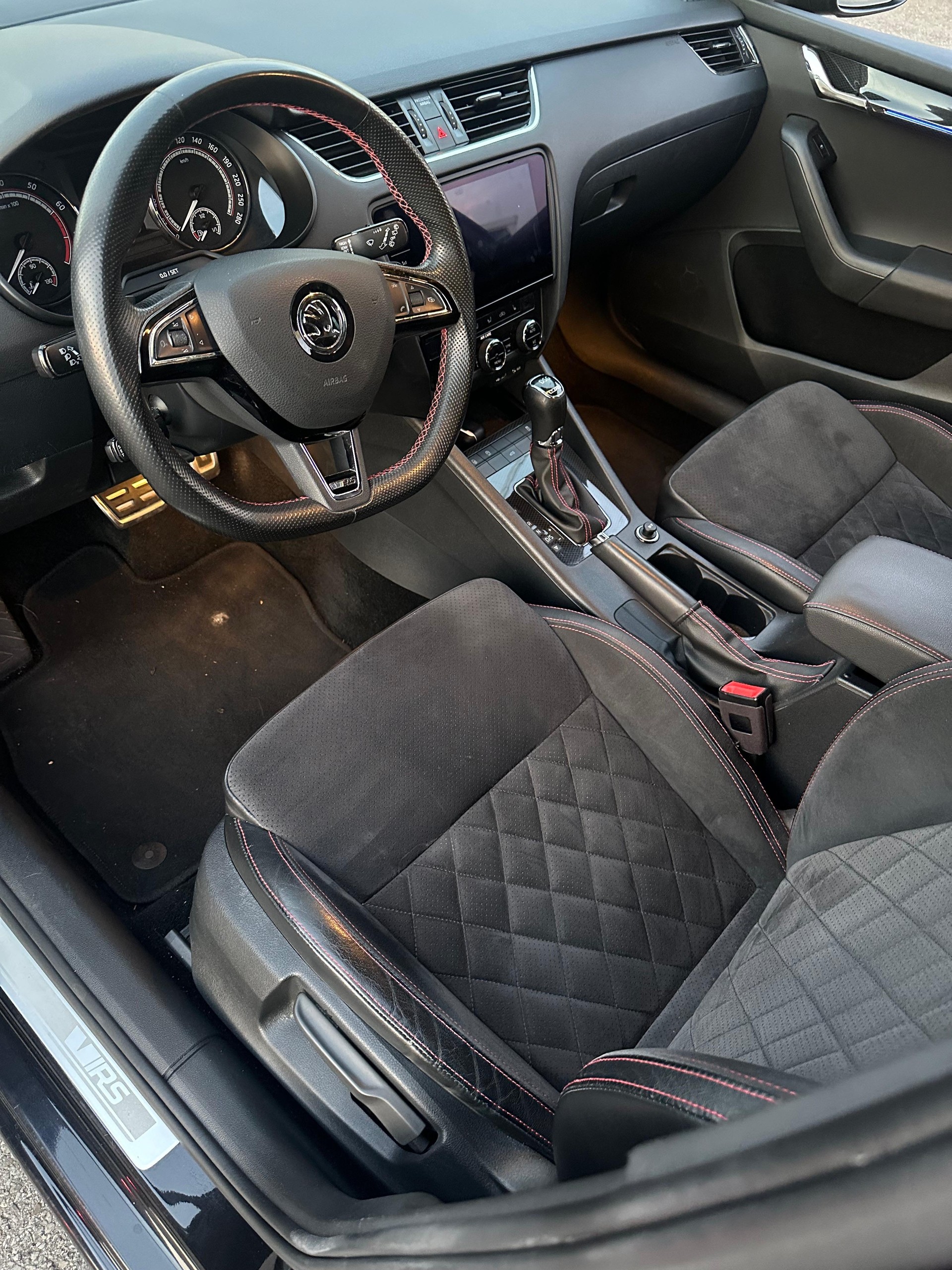 SKODA Octavia Combi 2.0 TSI RS Prag DSG-image-10
